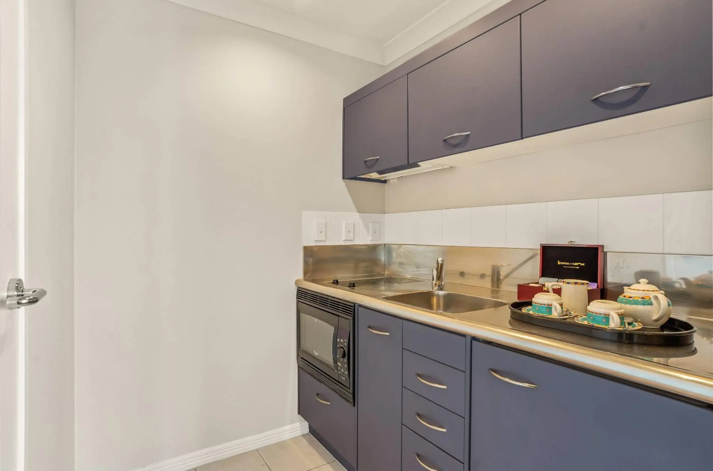 Kitchen or kitchenette in Parkside Hotel & Apartments Kitchen or kitchenette in Parkside Hotel & Apartments