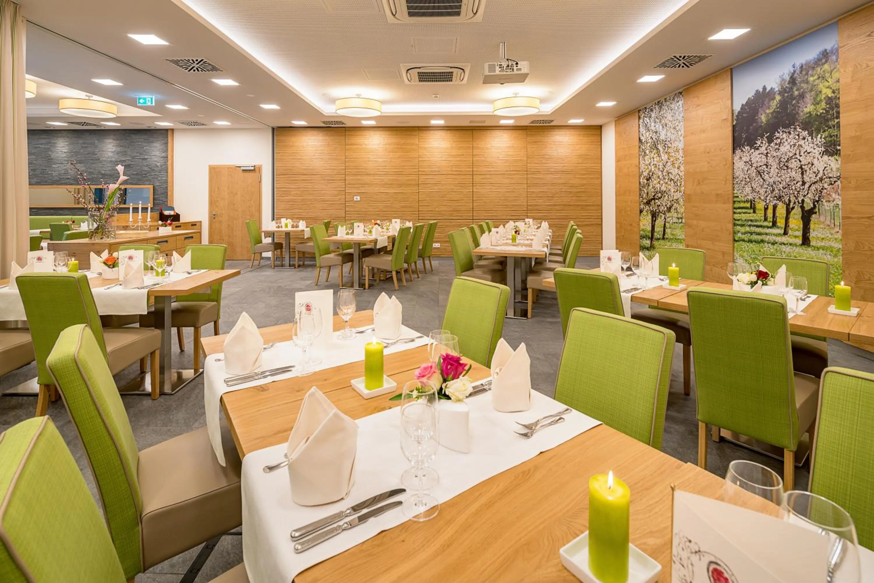 Restaurant/places to eat in Hotel Rose