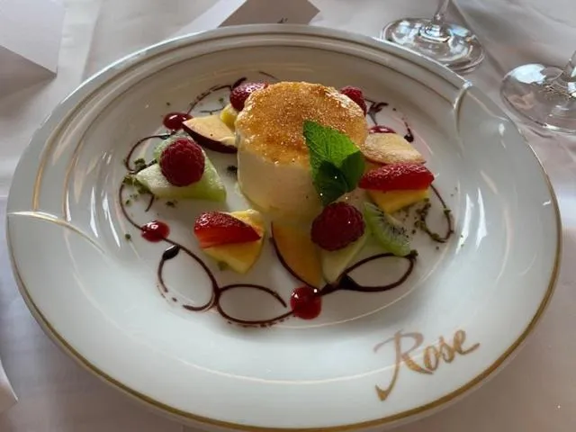 Restaurant/places to eat in Hotel Rose