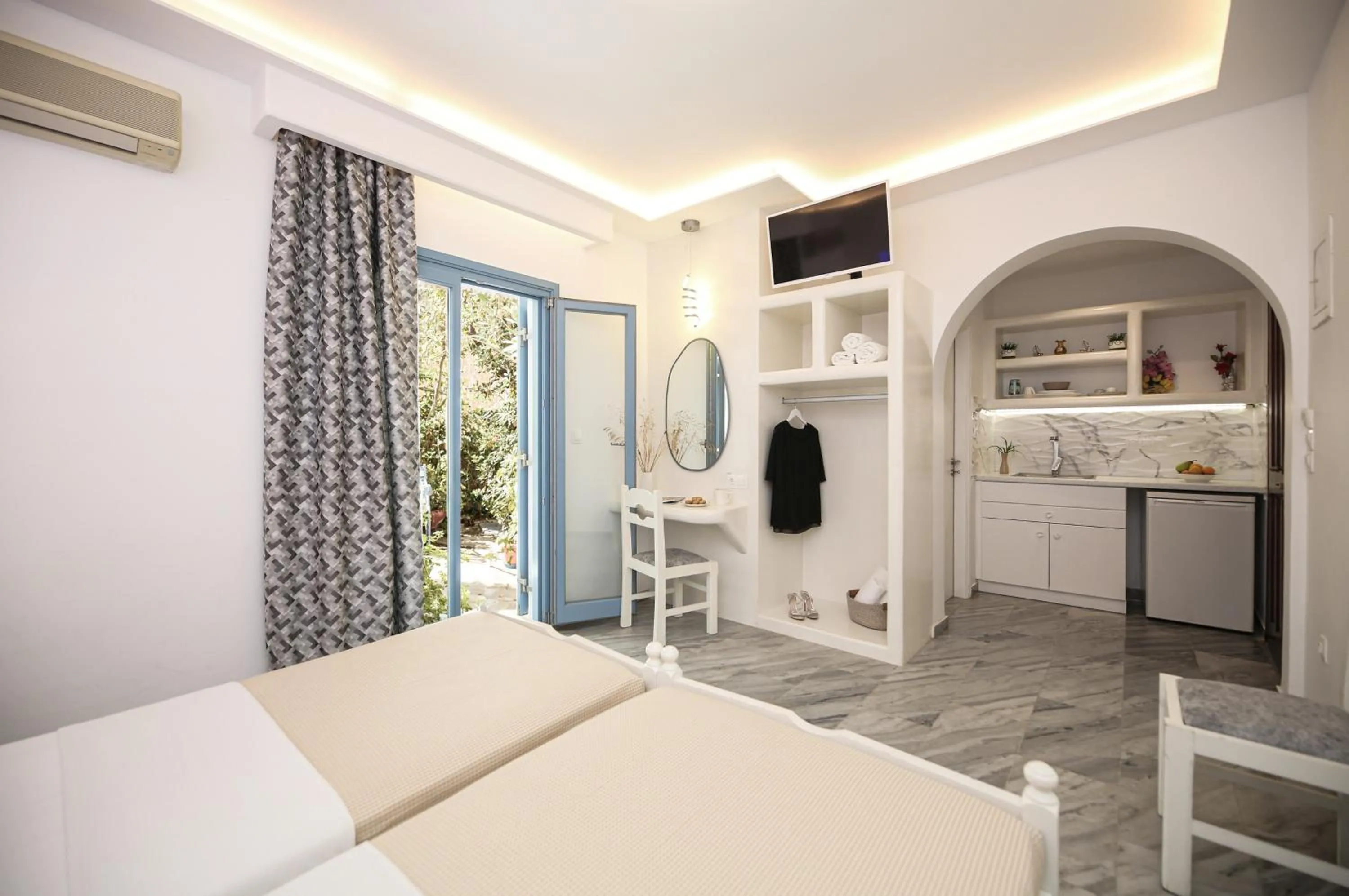 Photo of the whole room, Bed in Augusta Studios & Apartments