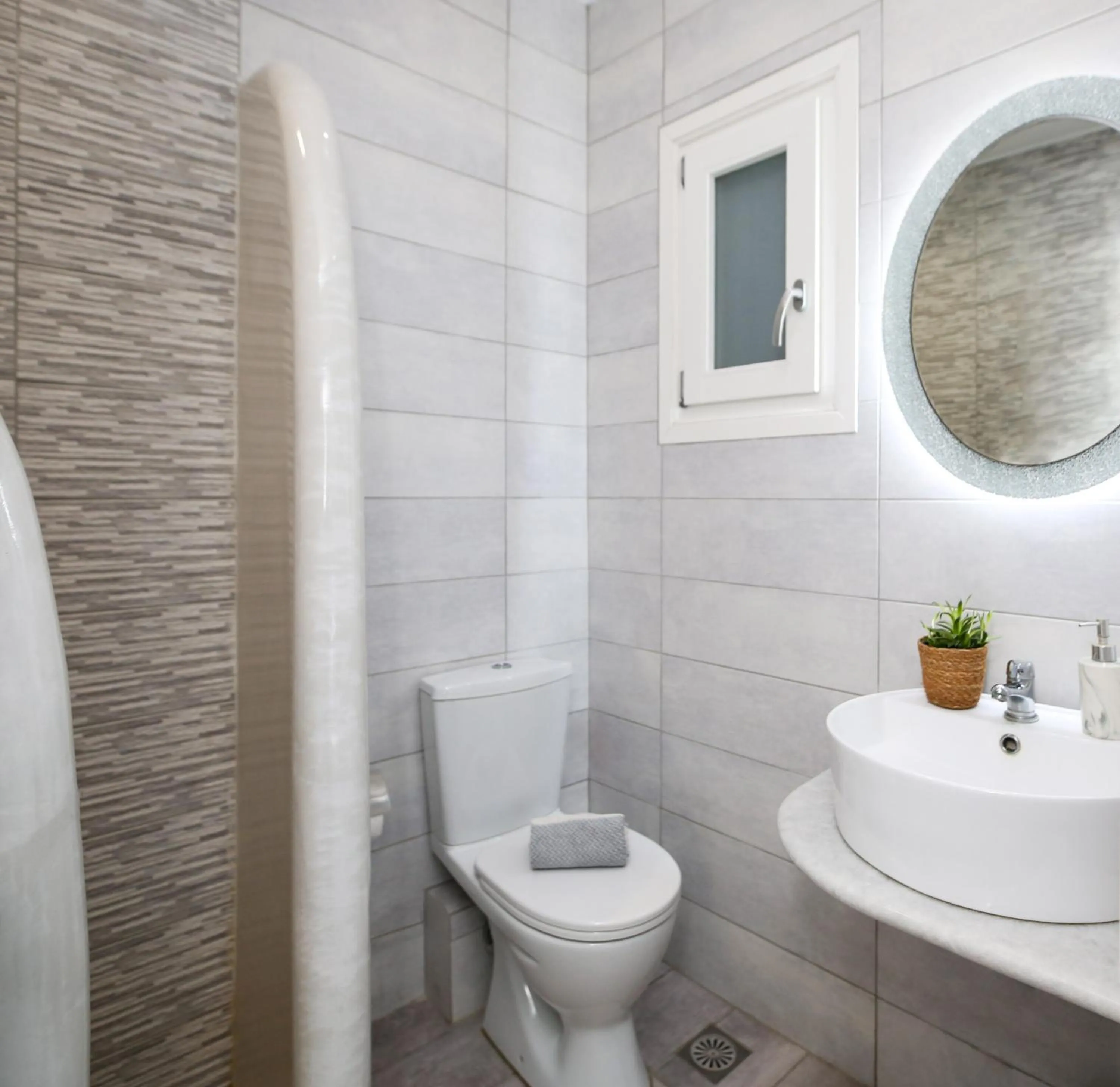Bathroom in Augusta Studios & Apartments
