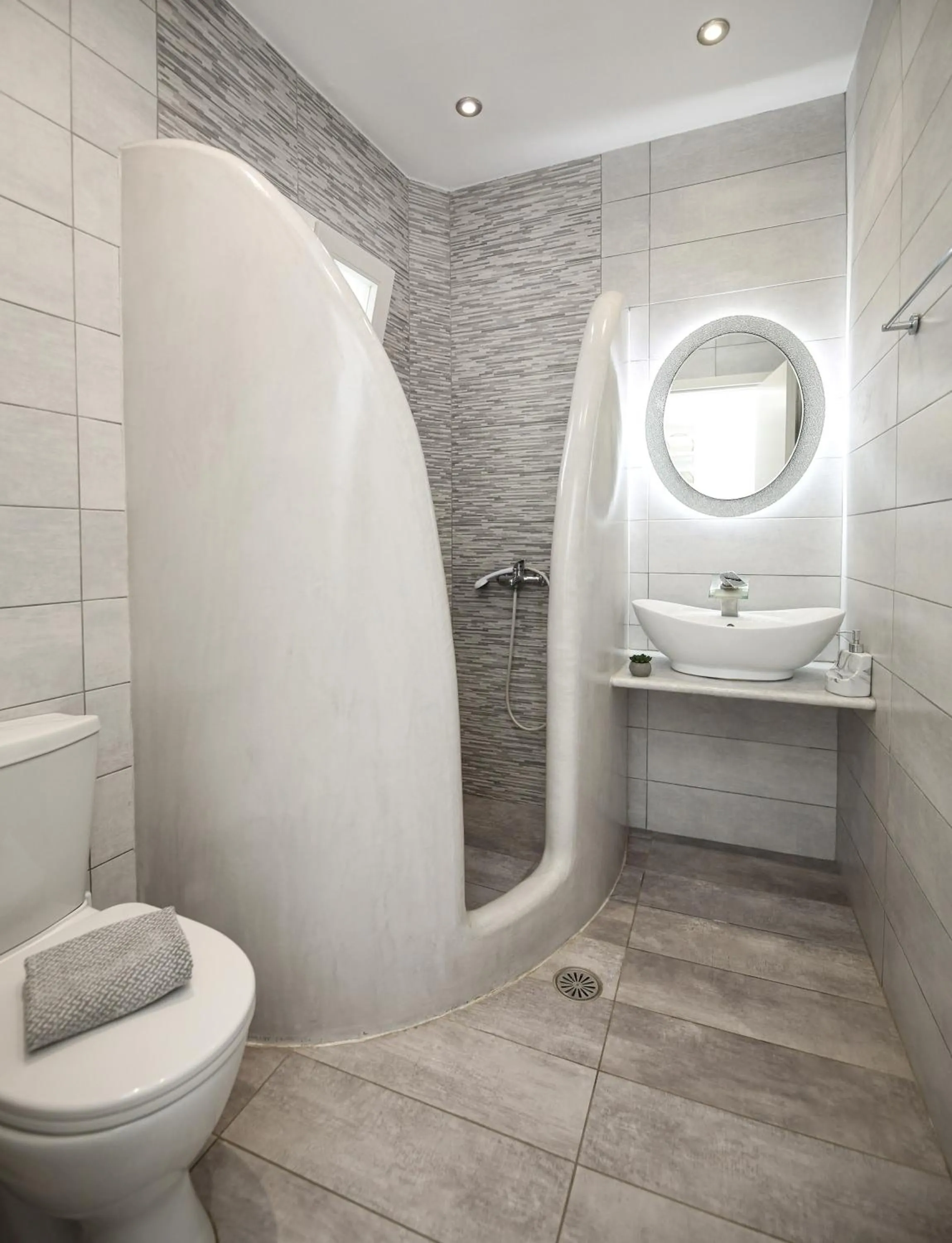 Bathroom in Augusta Studios & Apartments