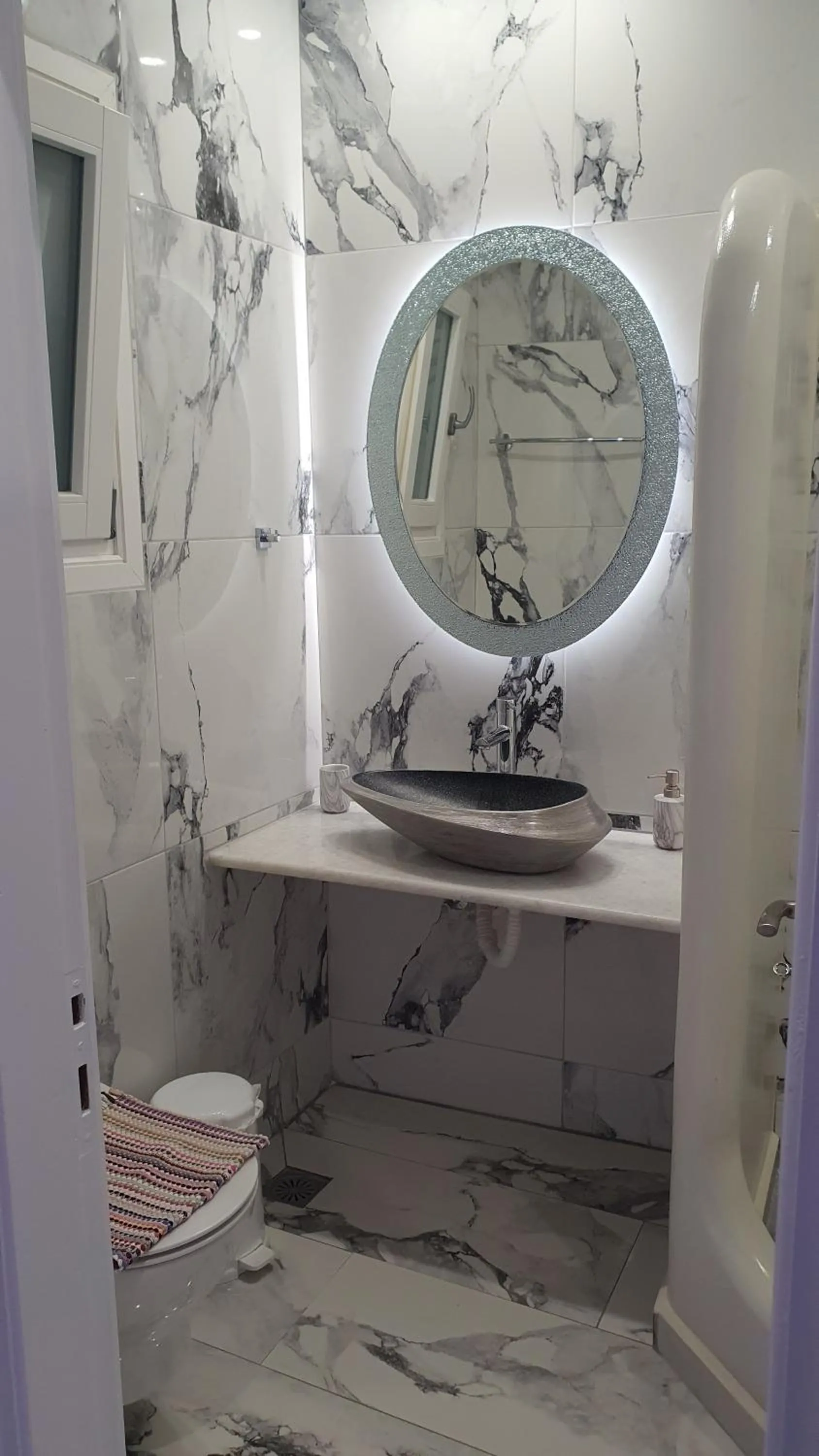 Bathroom in Augusta Studios & Apartments
