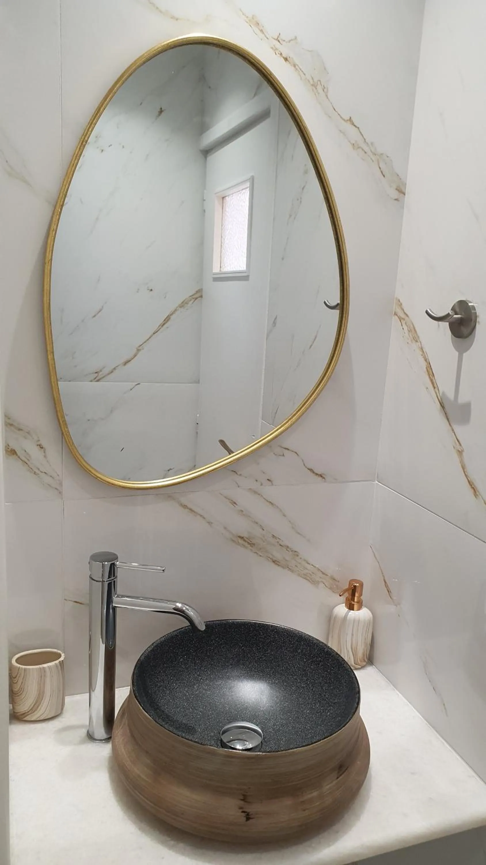 Bathroom in Augusta Studios & Apartments
