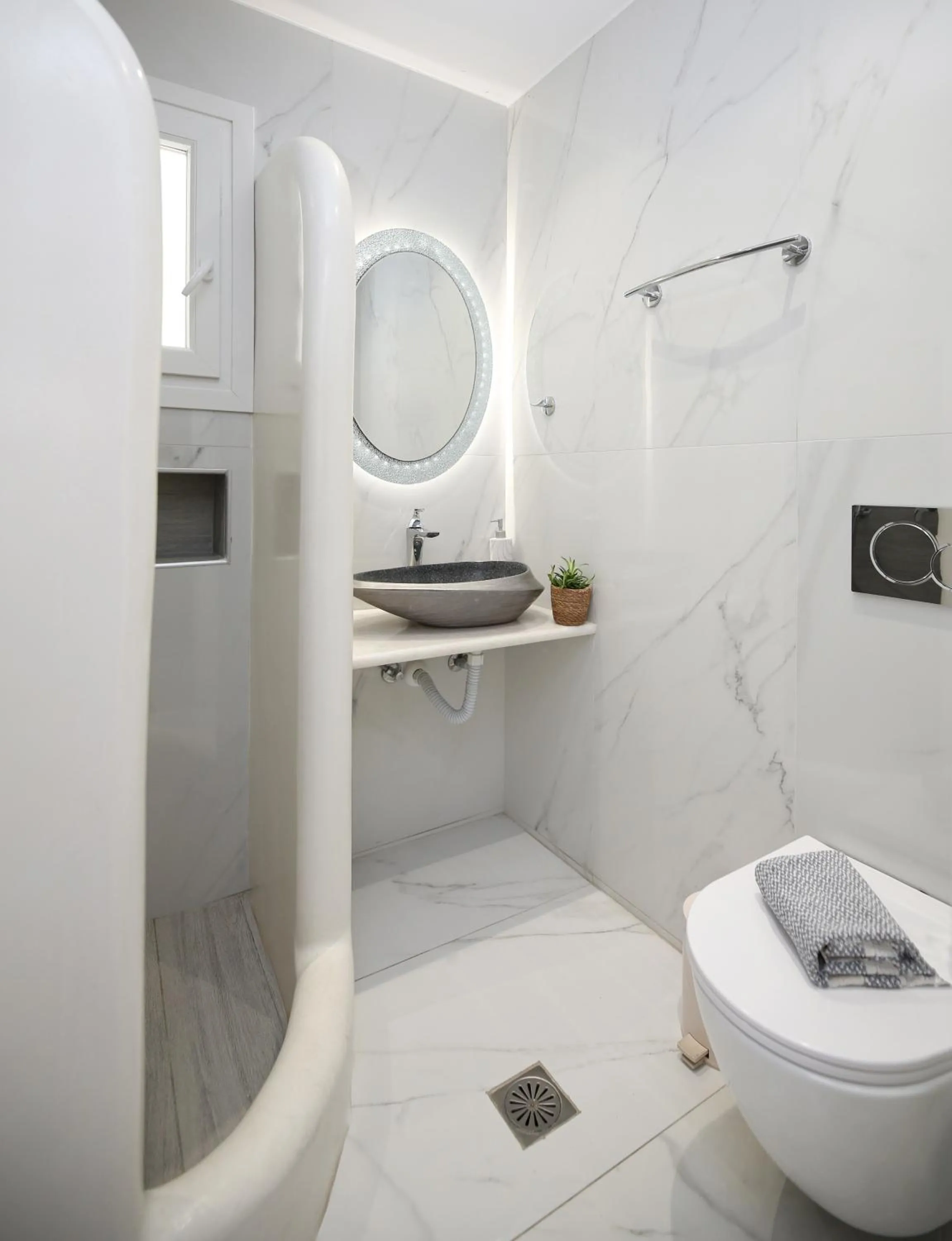 Bathroom in Augusta Studios & Apartments
