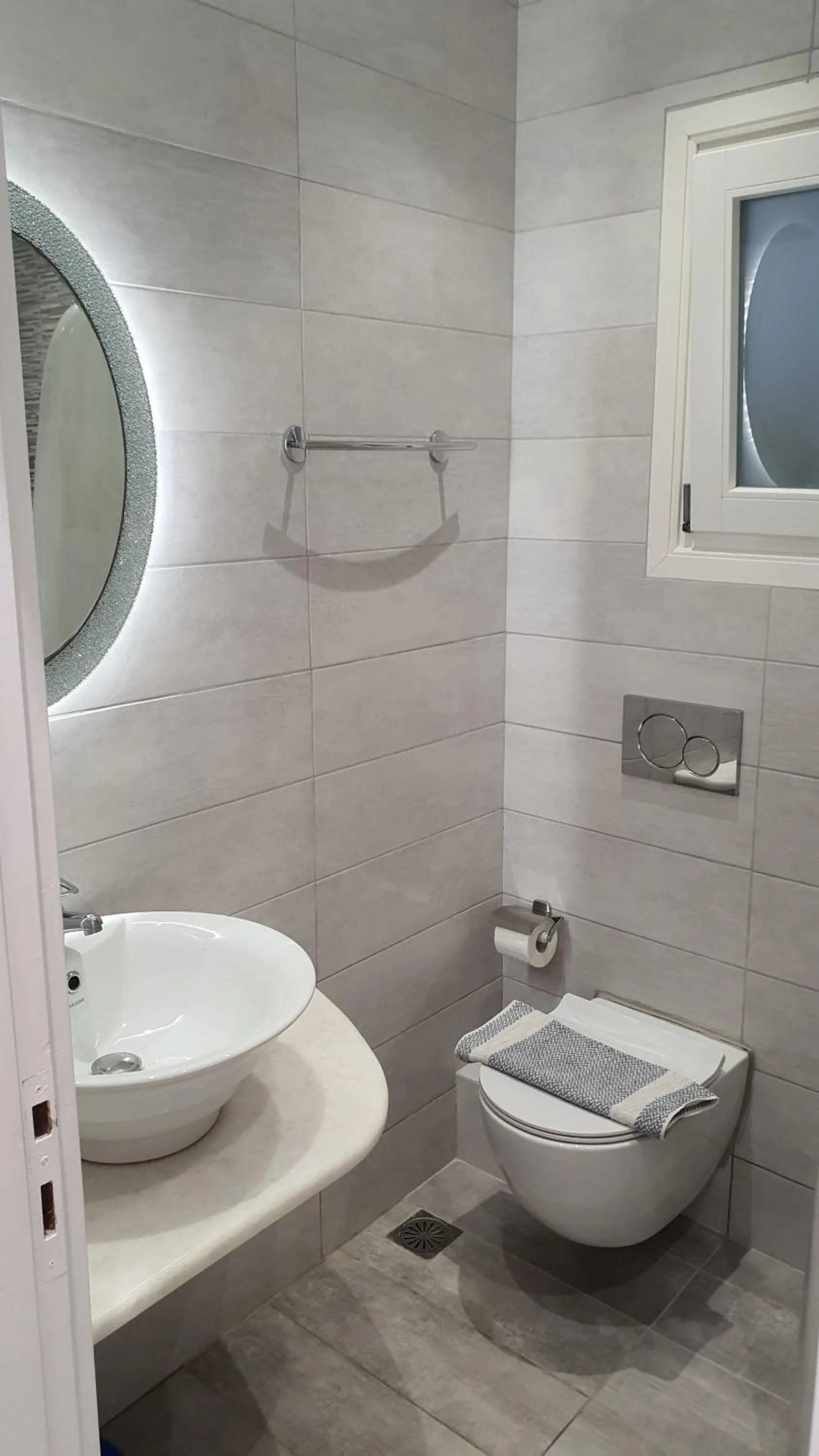 Bathroom in Augusta Studios & Apartments