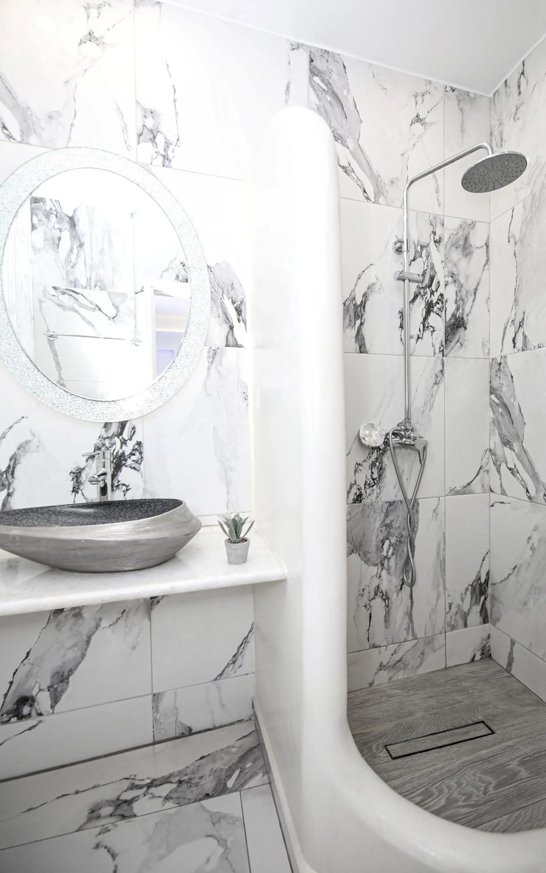 Bathroom in Augusta Studios & Apartments
