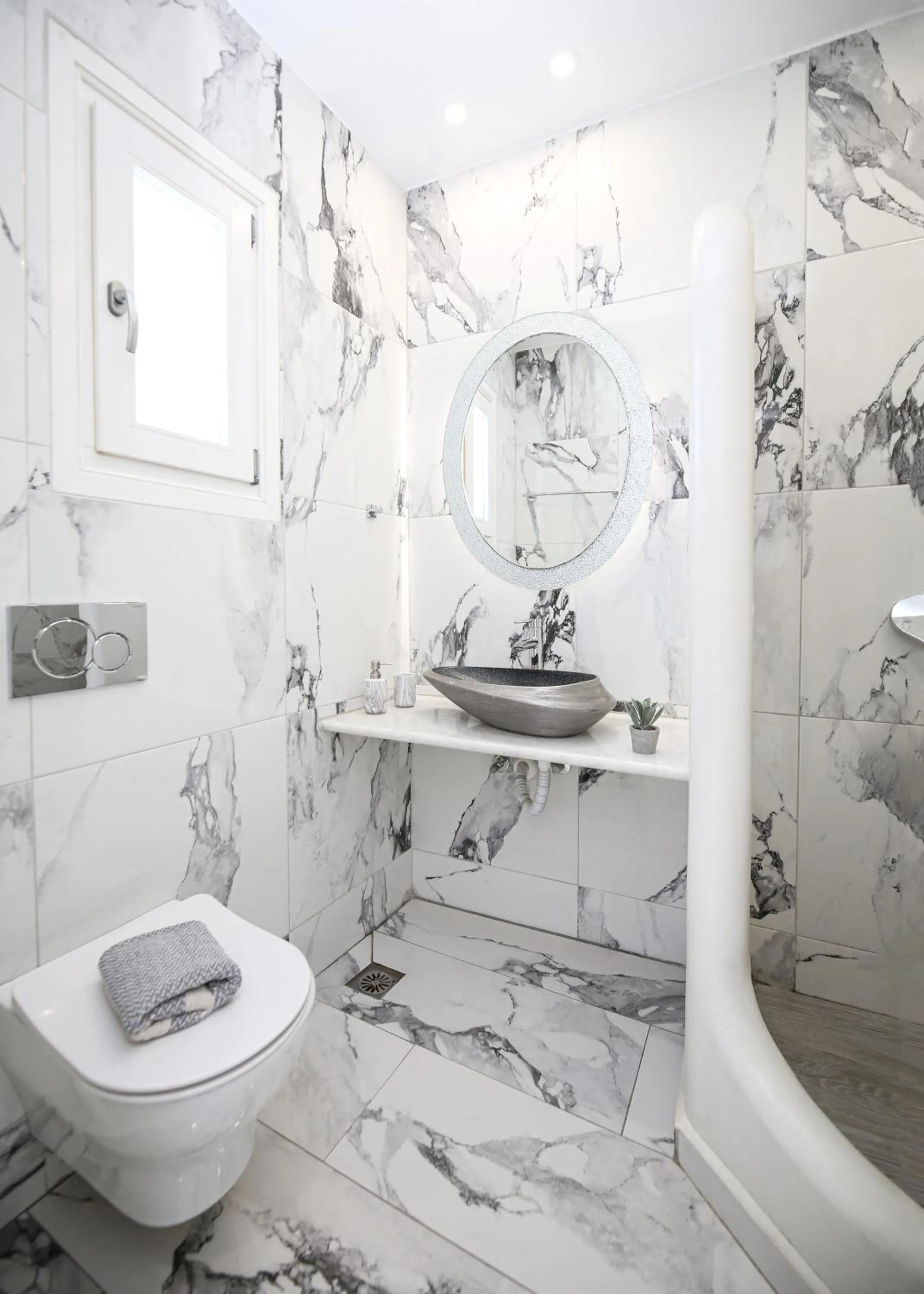 Bathroom in Augusta Studios & Apartments