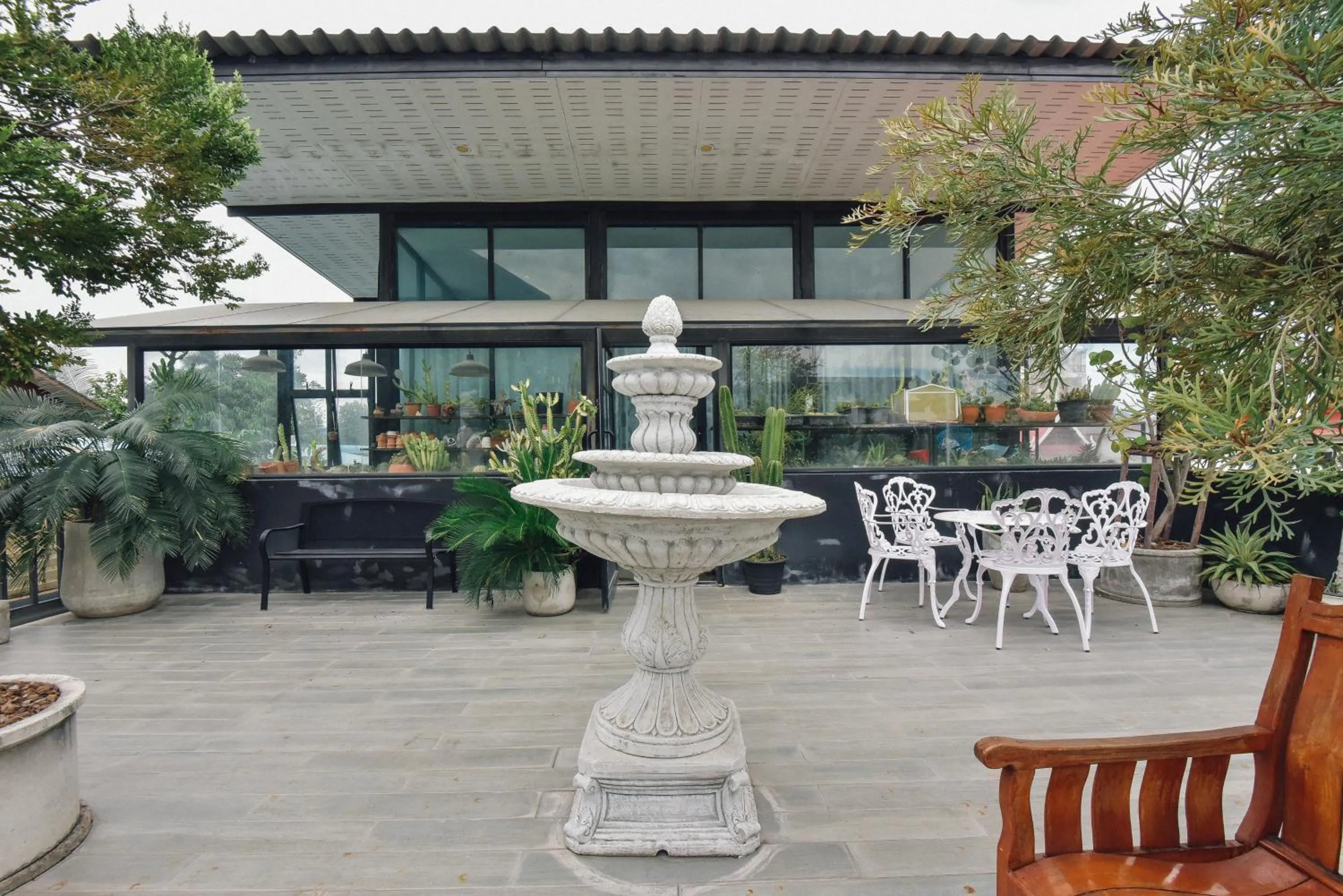 Patio in P.U. Inn Resort