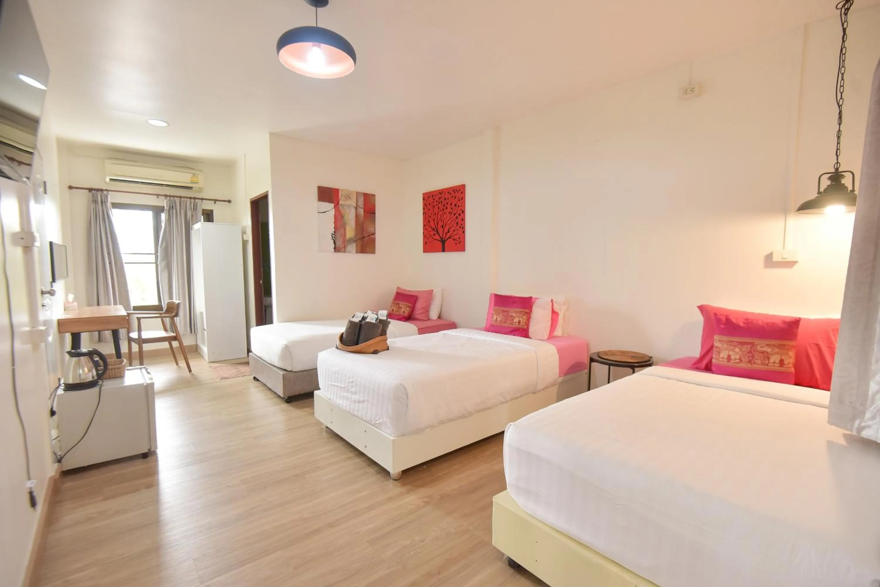 Photo of the whole room, Bed in P.U. Inn Resort