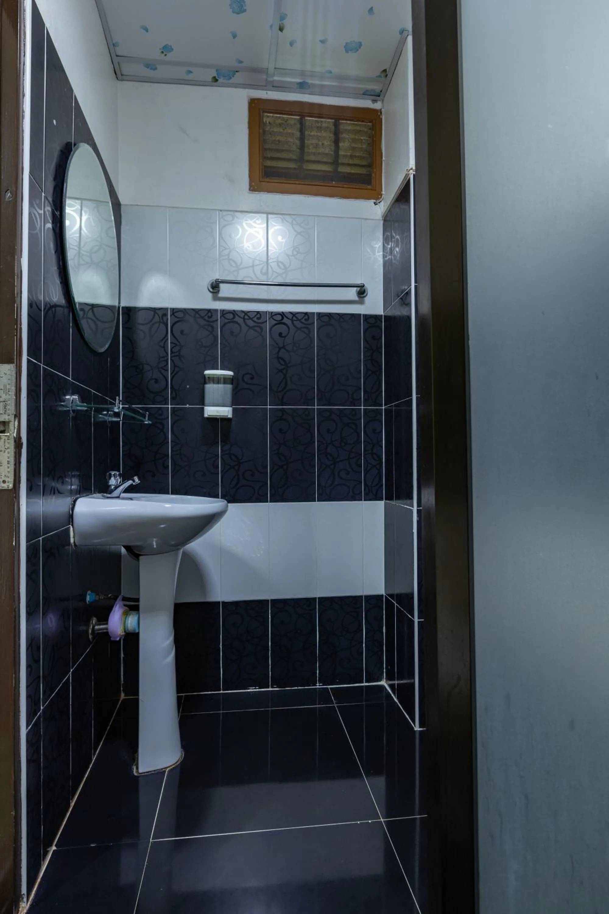 Bathroom in P.U. Inn Resort