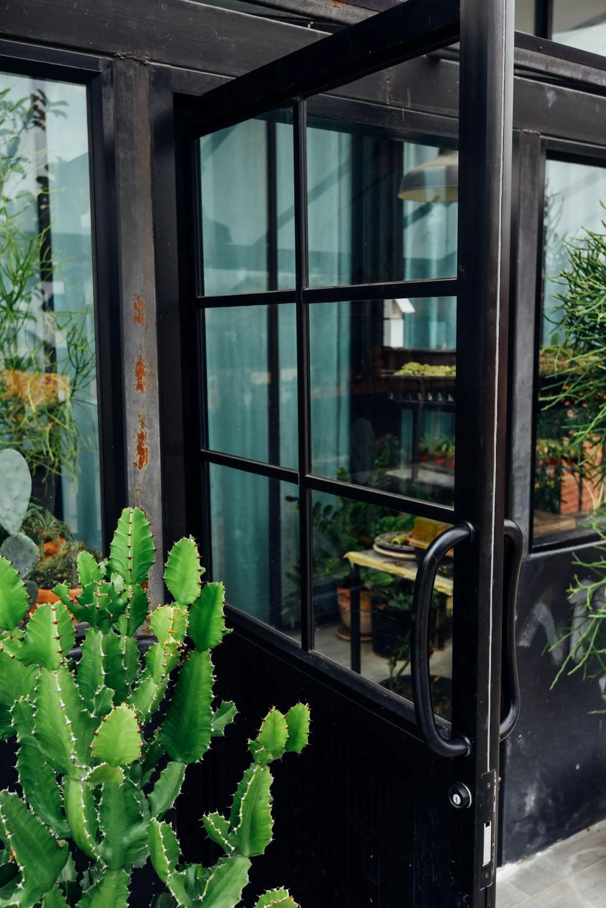 Patio in P.U. Inn Resort