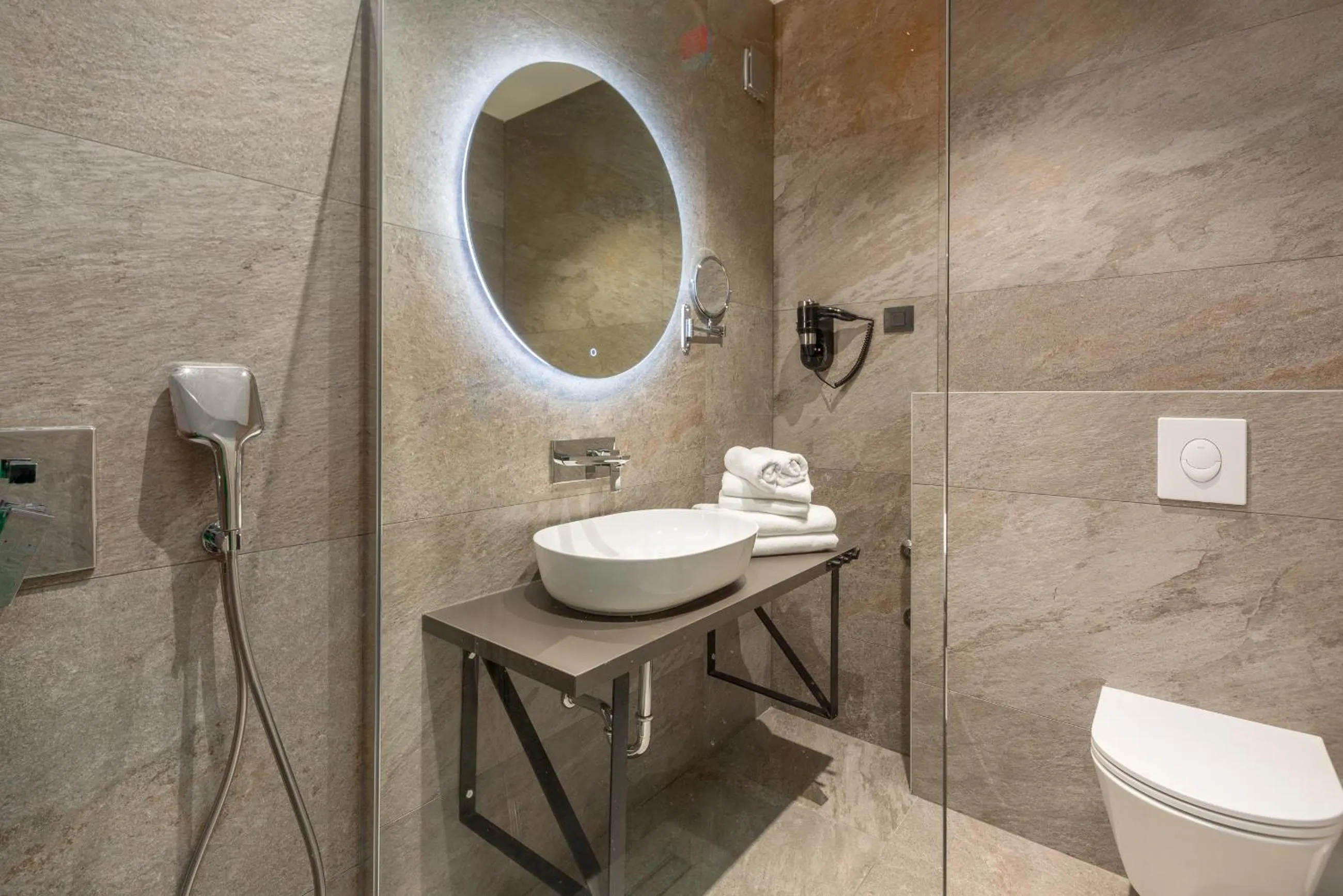 Shower in Hotel Squero