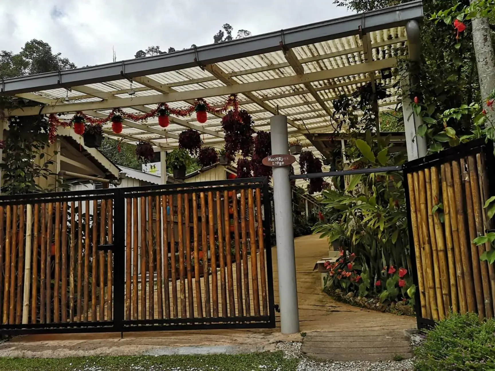 Facade/entrance in Moonriver Lodge Facade/entrance in Moonriver Lodge