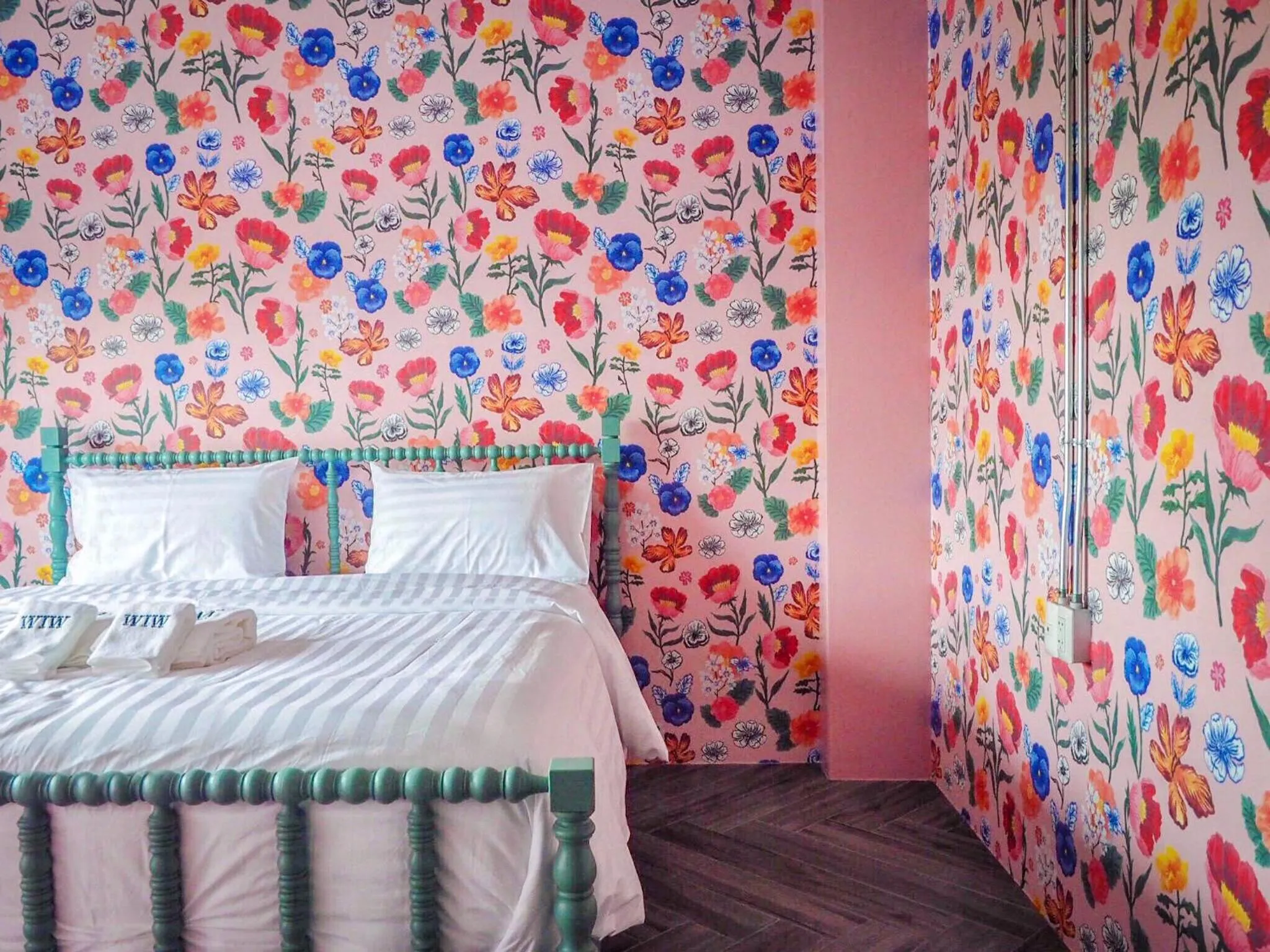 Bed in WIW mini hotel