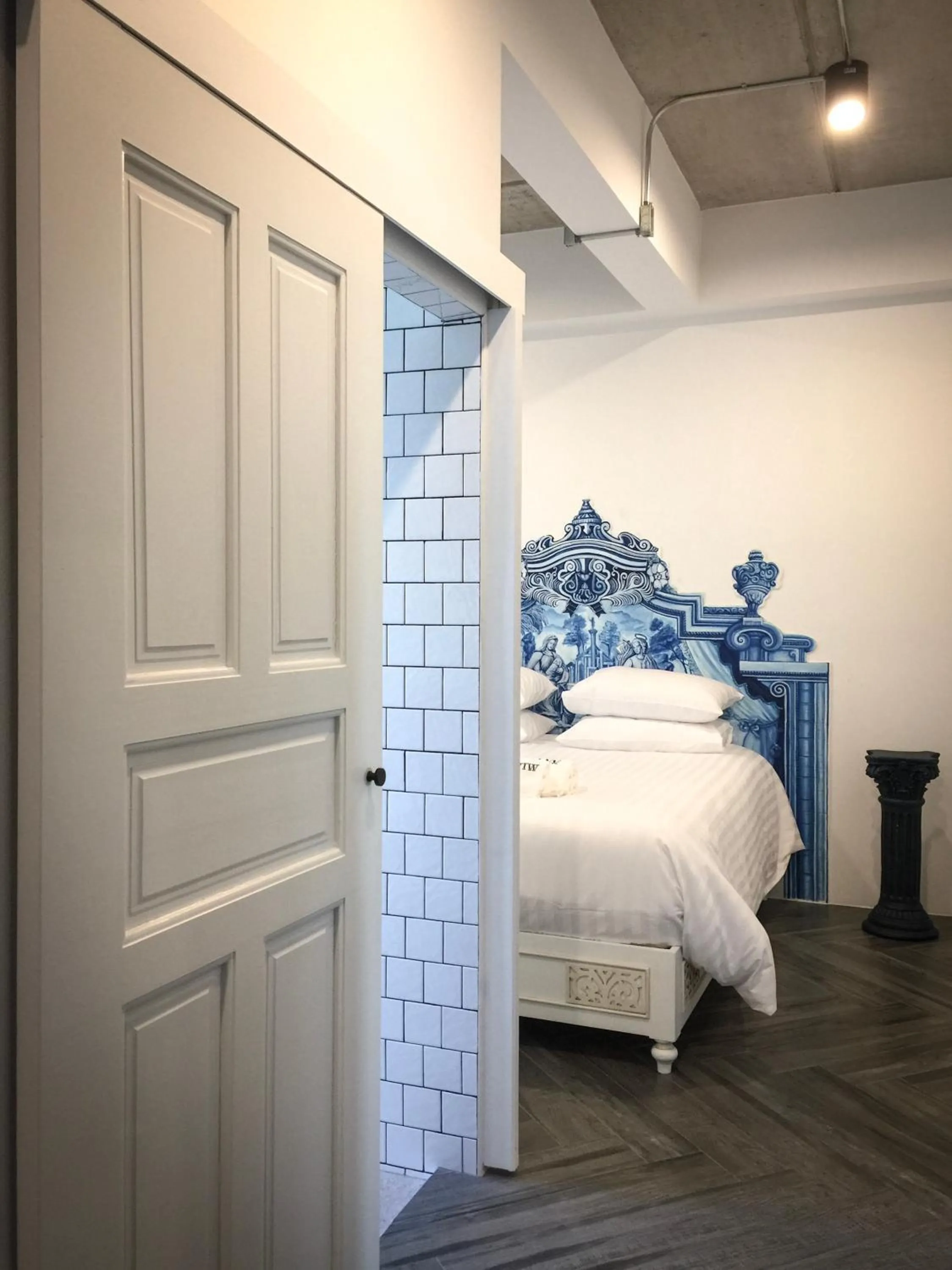 Bed in WIW mini hotel