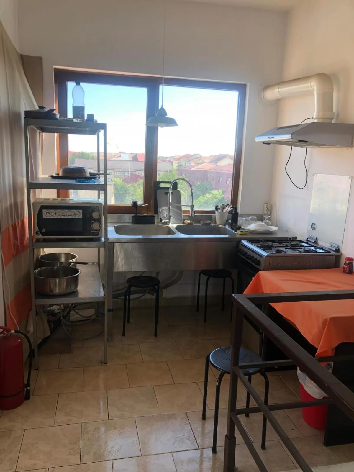 microwave in Taxi Hostel