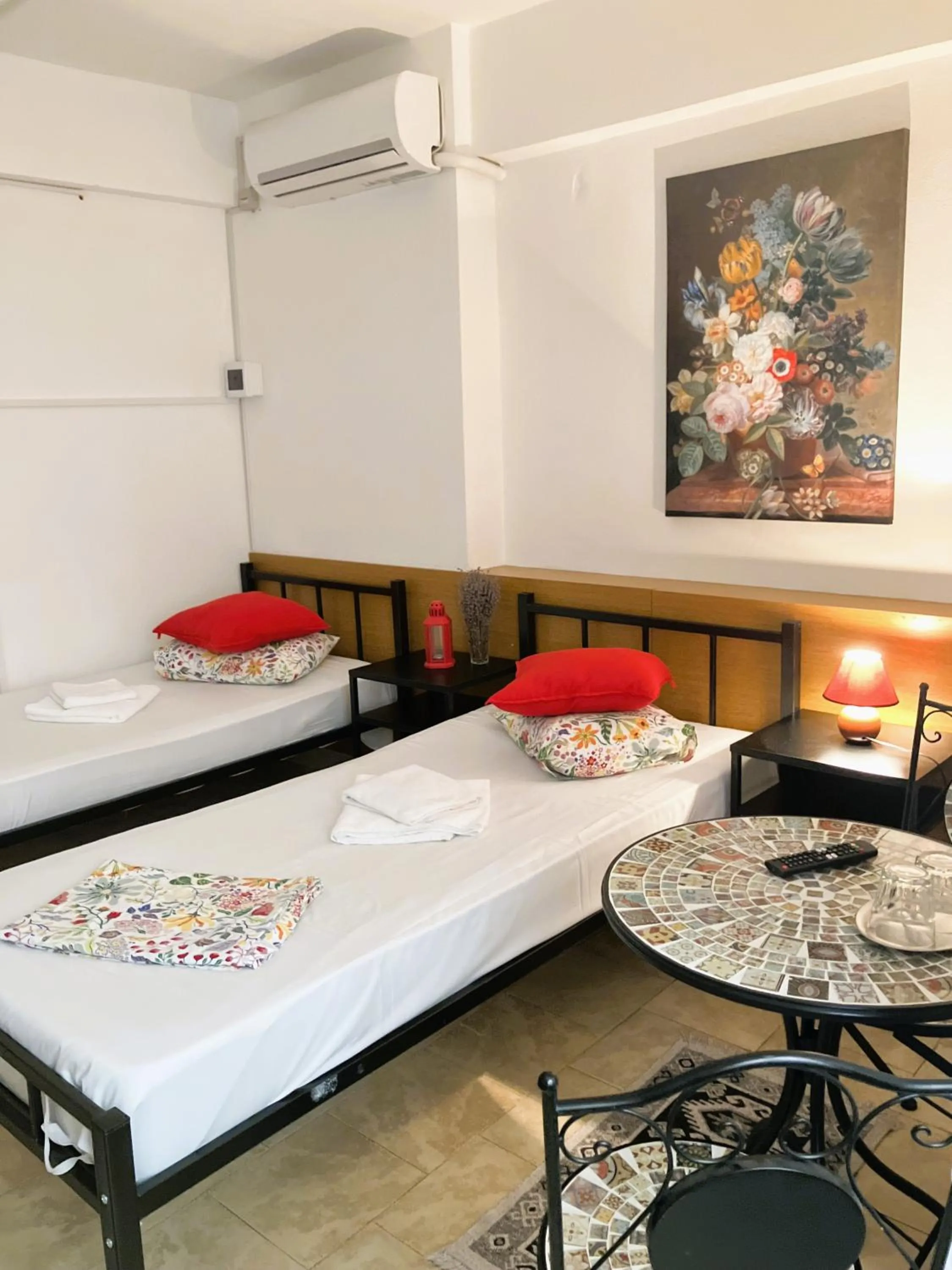 Photo of the whole room, Bed in Taxi Hostel