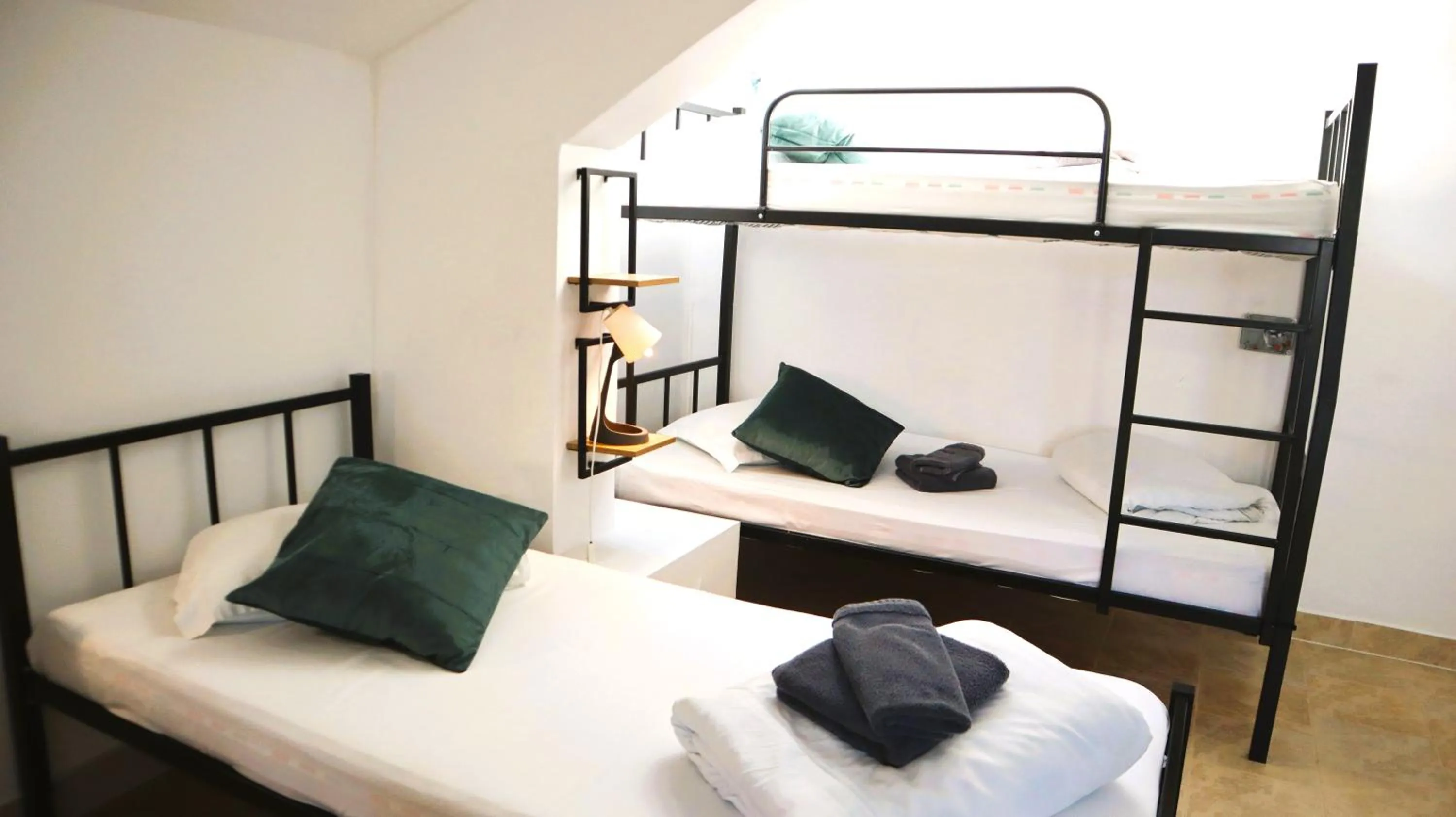 bunk bed, Bed in Taxi Hostel