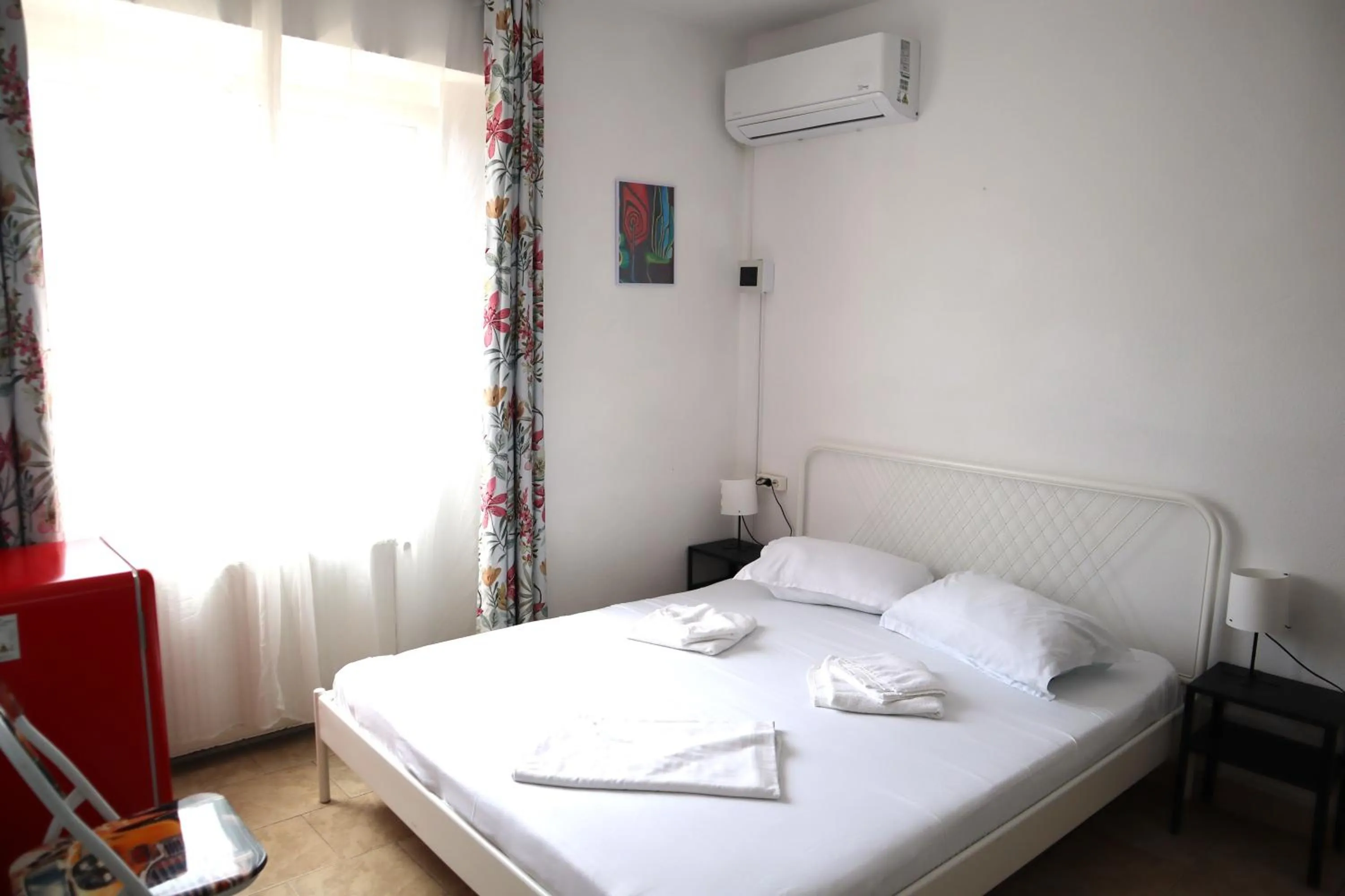 towels, Bed in Taxi Hostel