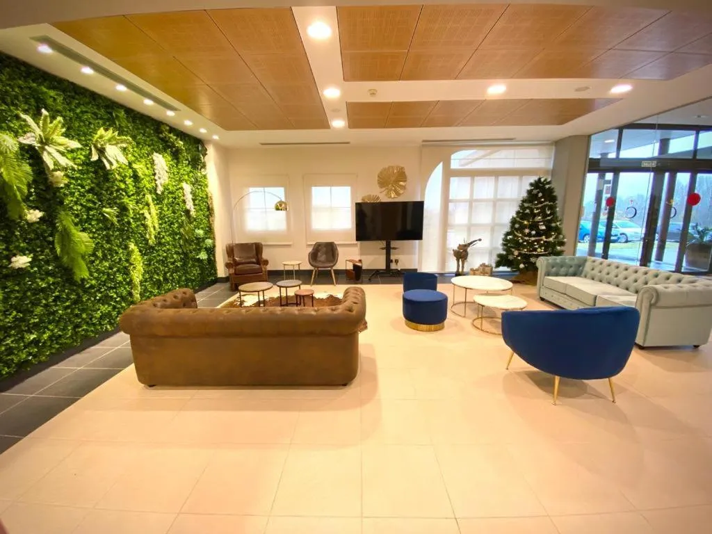 Communal lounge/ TV room in Hotel Camino Real