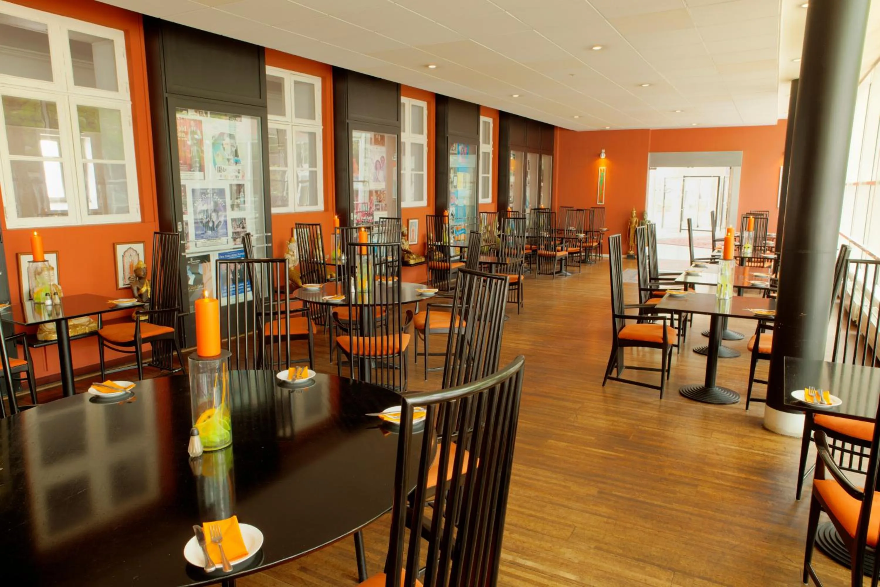 Restaurant/places to eat in Hotel Harmonien