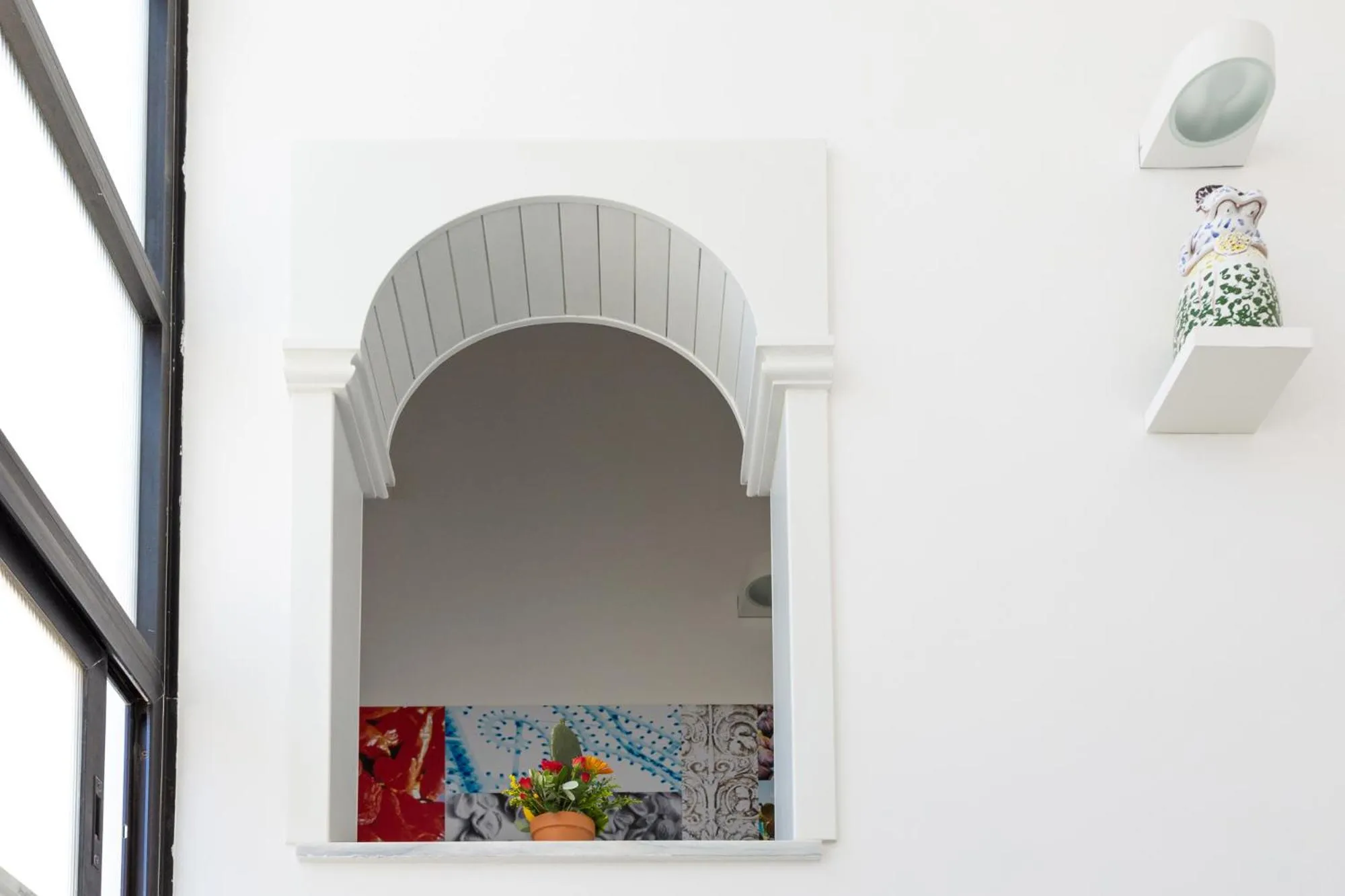 Decorative detail in L'Uomo e il Mare