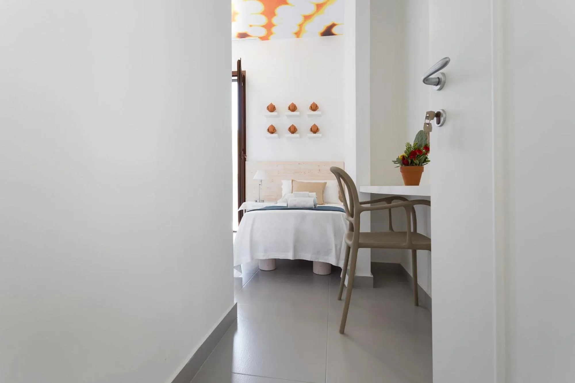 Bed, Dining Area in L'Uomo e il Mare