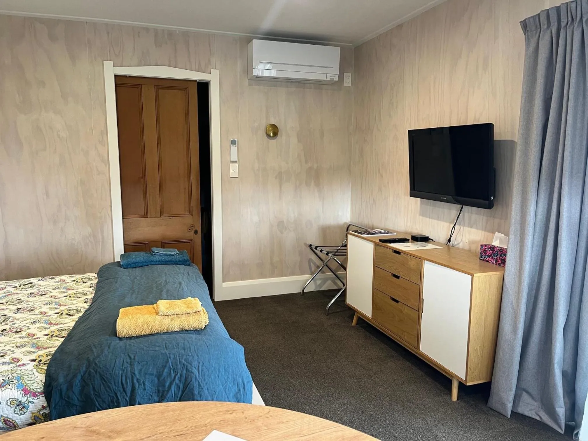 Bed in Kotahi Cottage
