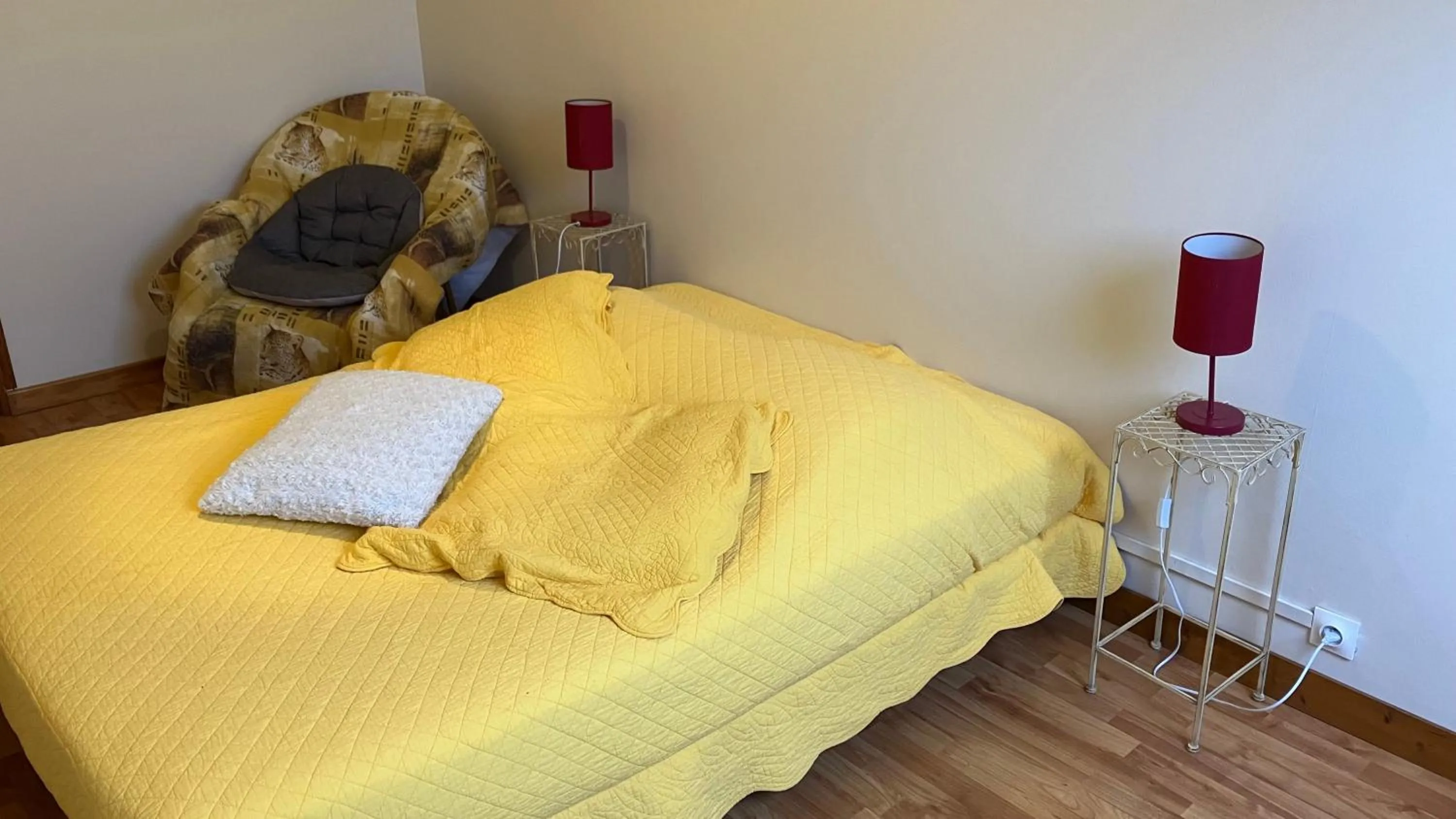 Bedroom, Bed in Caux-Breizh