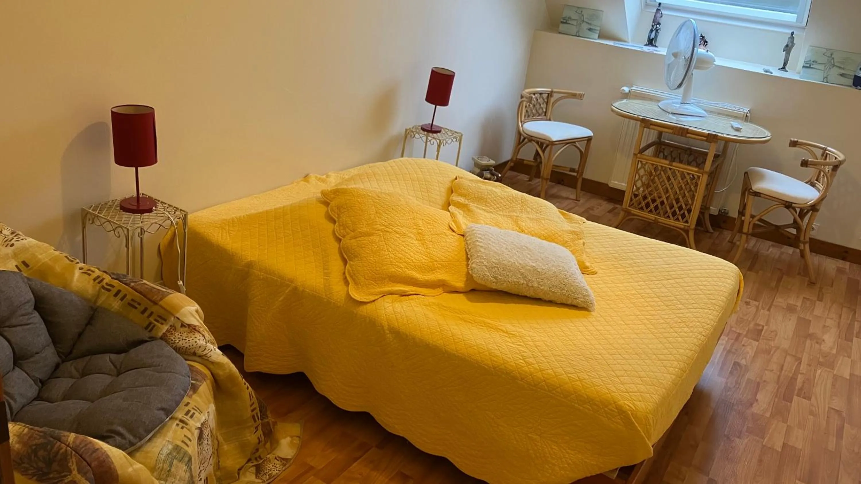 Bedroom, Bed in Caux-Breizh