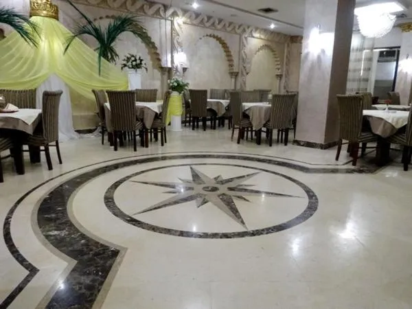 Restaurant/places to eat in Indiana Hotel