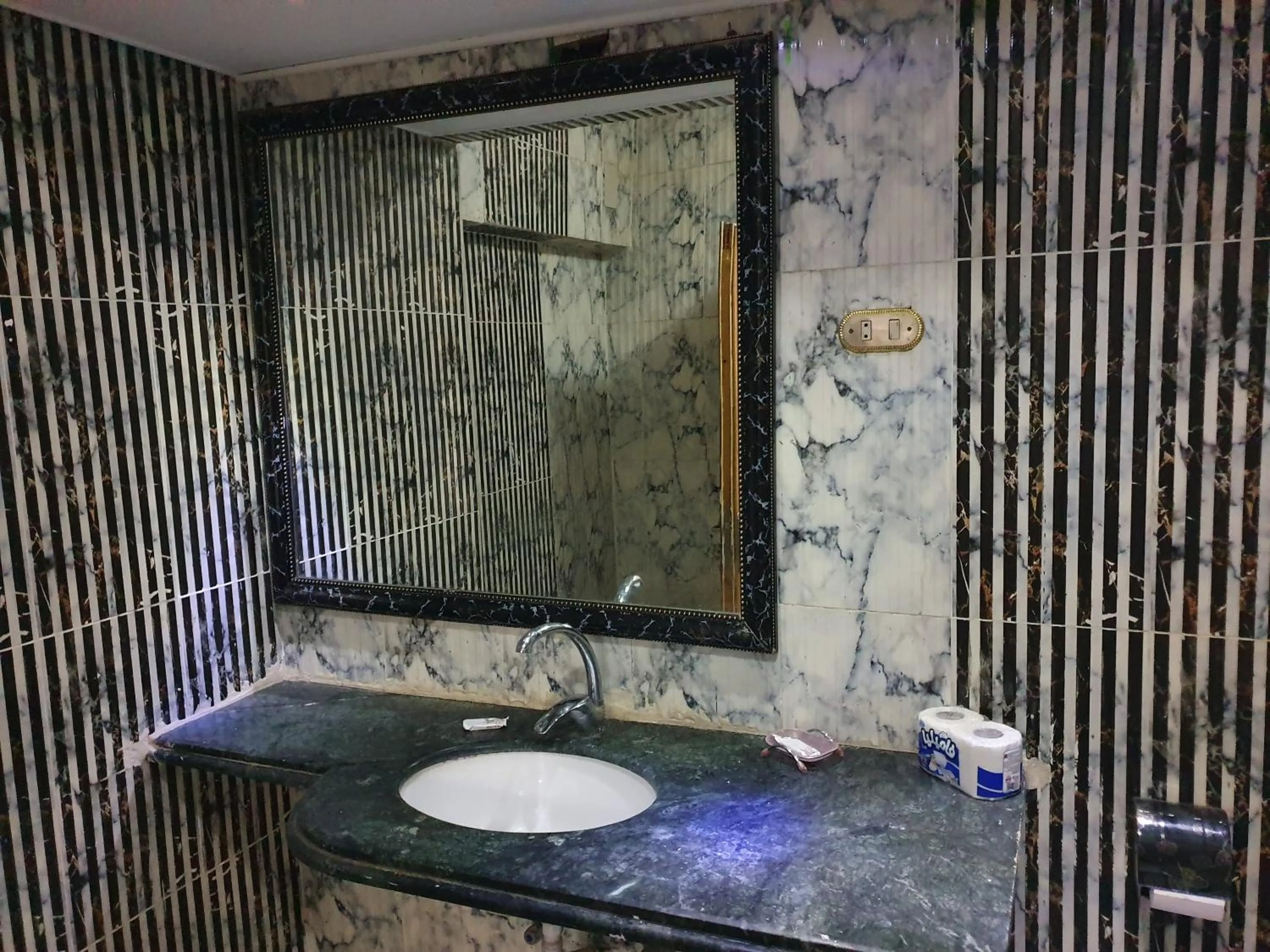 Bathroom in Indiana Hotel