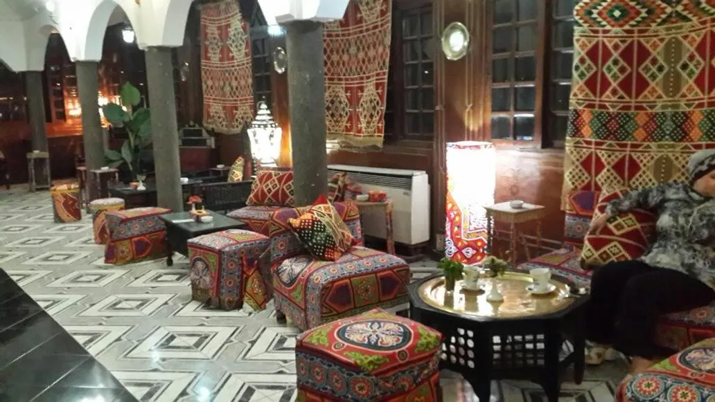 Seating area in Indiana Hotel