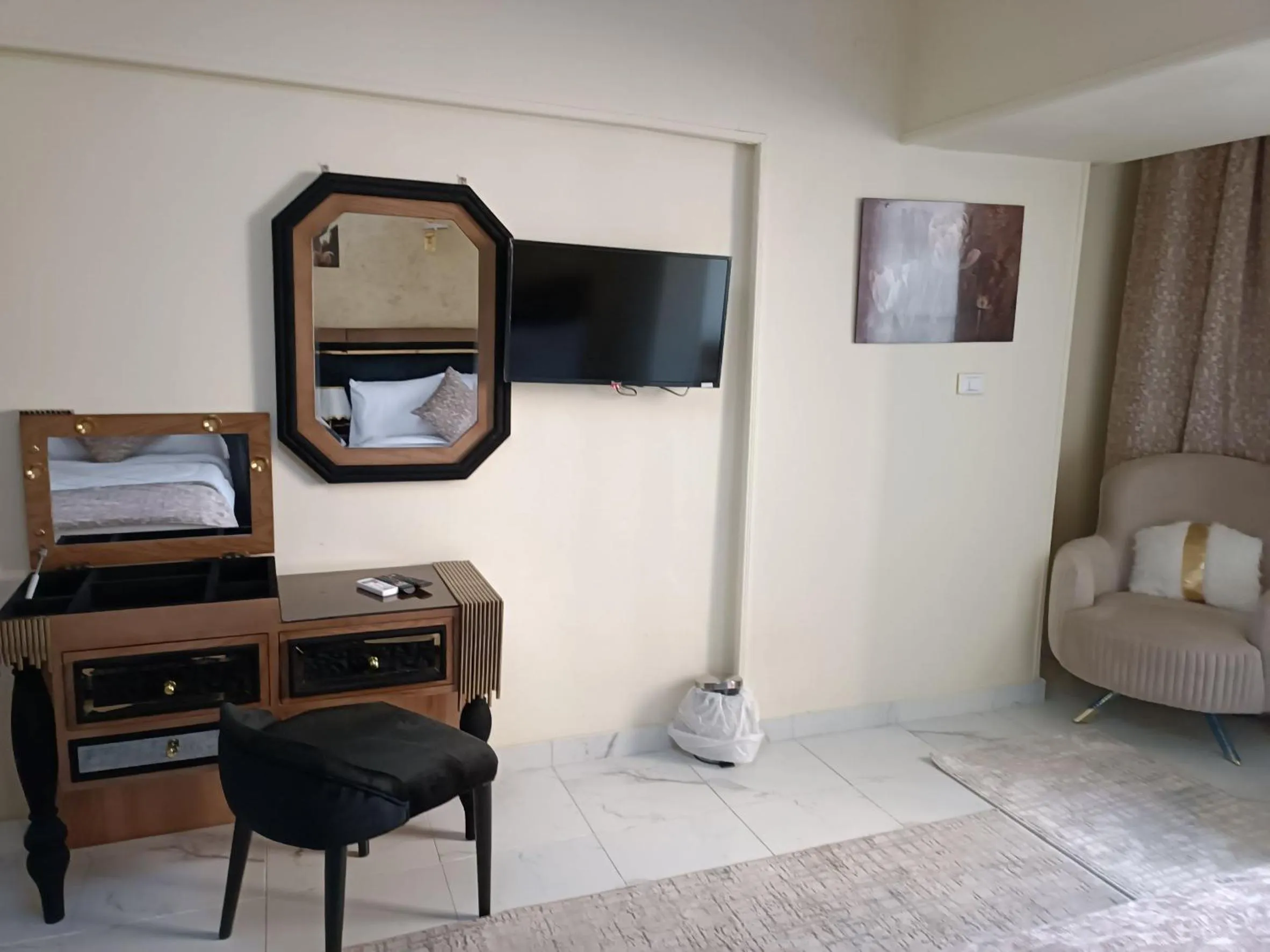 TV and multimedia in Indiana Hotel