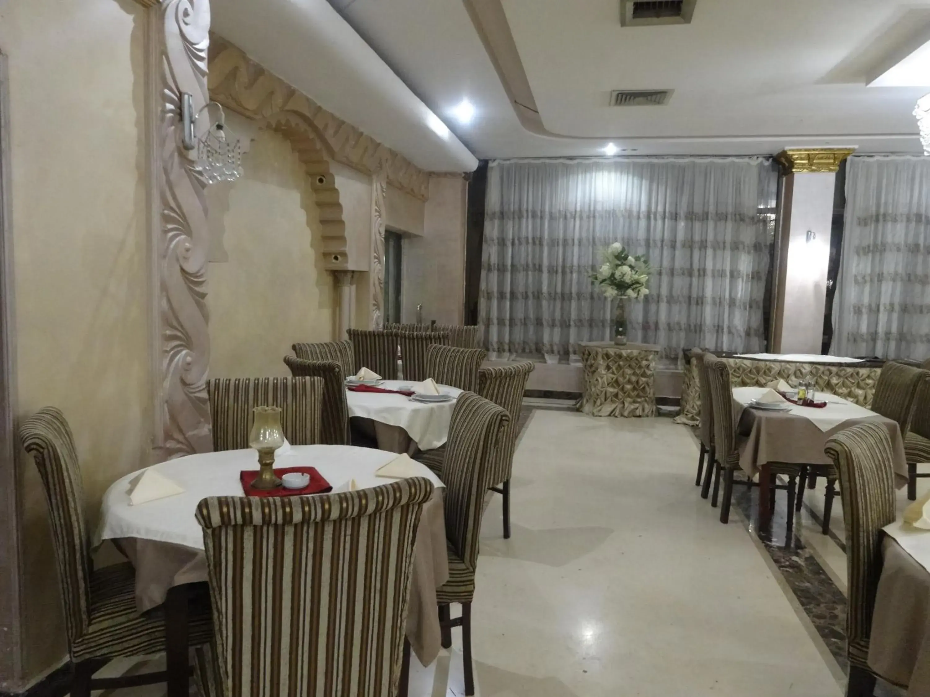 Restaurant/places to eat in Indiana Hotel Restaurant/places to eat in Indiana Hotel