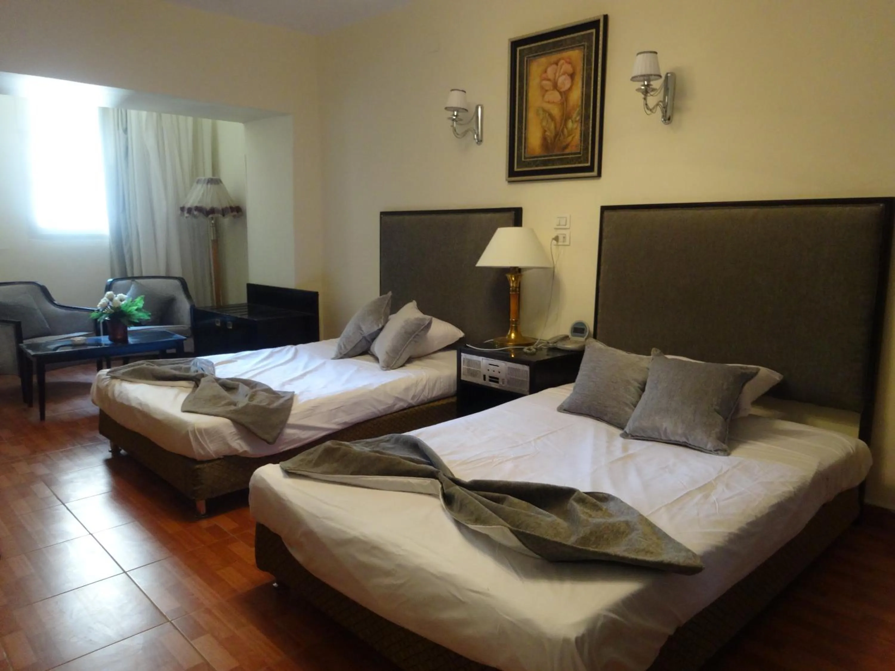 Photo of the whole room, Bed in Indiana Hotel