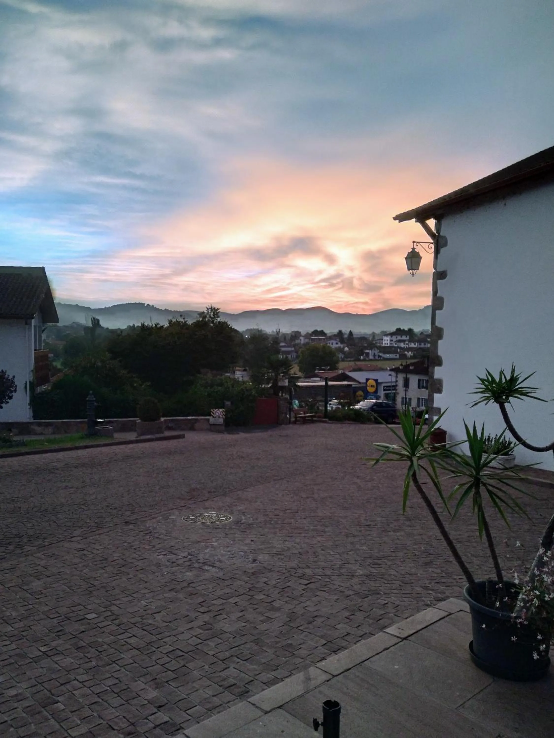 Sunrise in Hôtel Camou