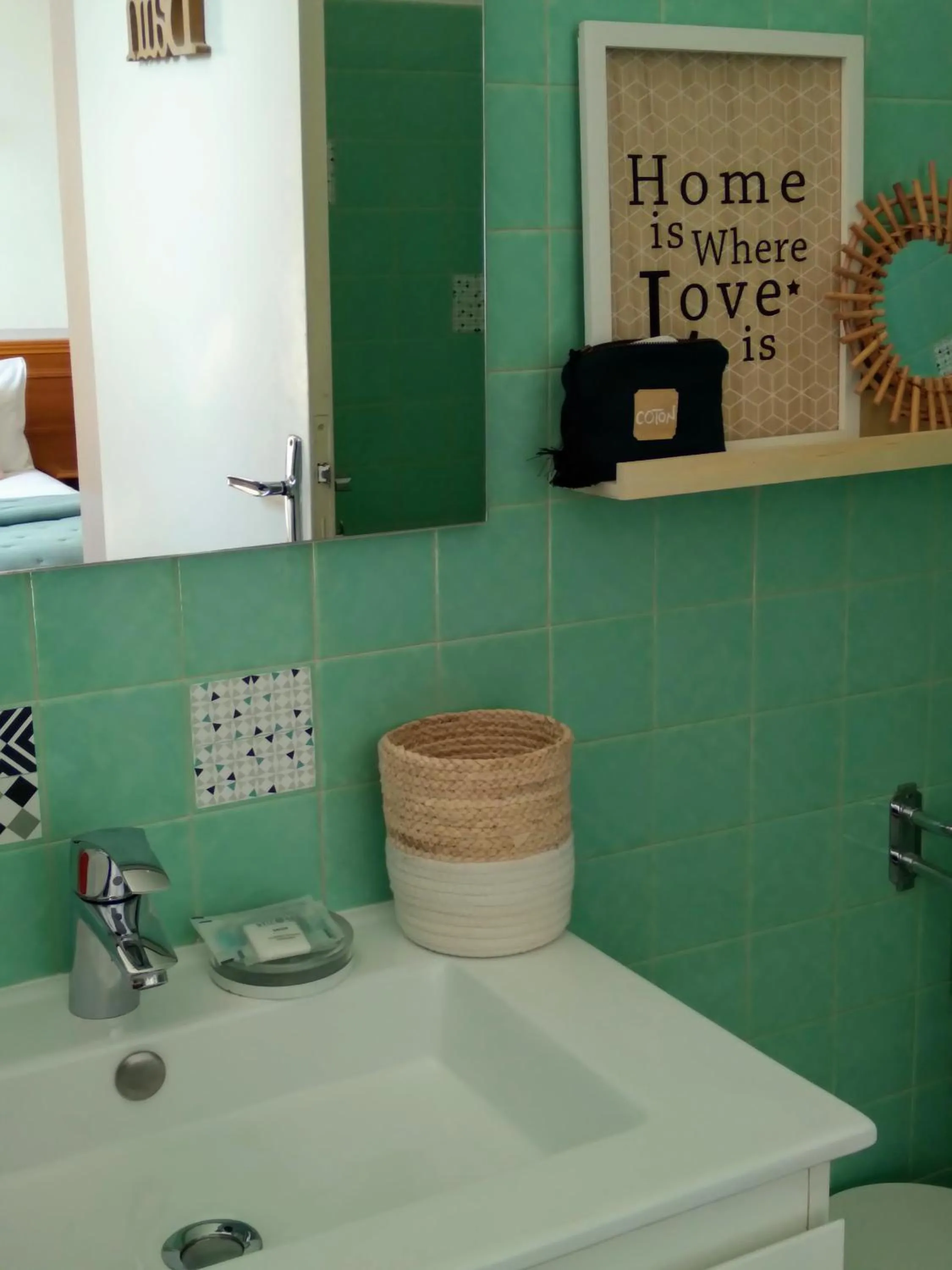 Bathroom in Hôtel Camou