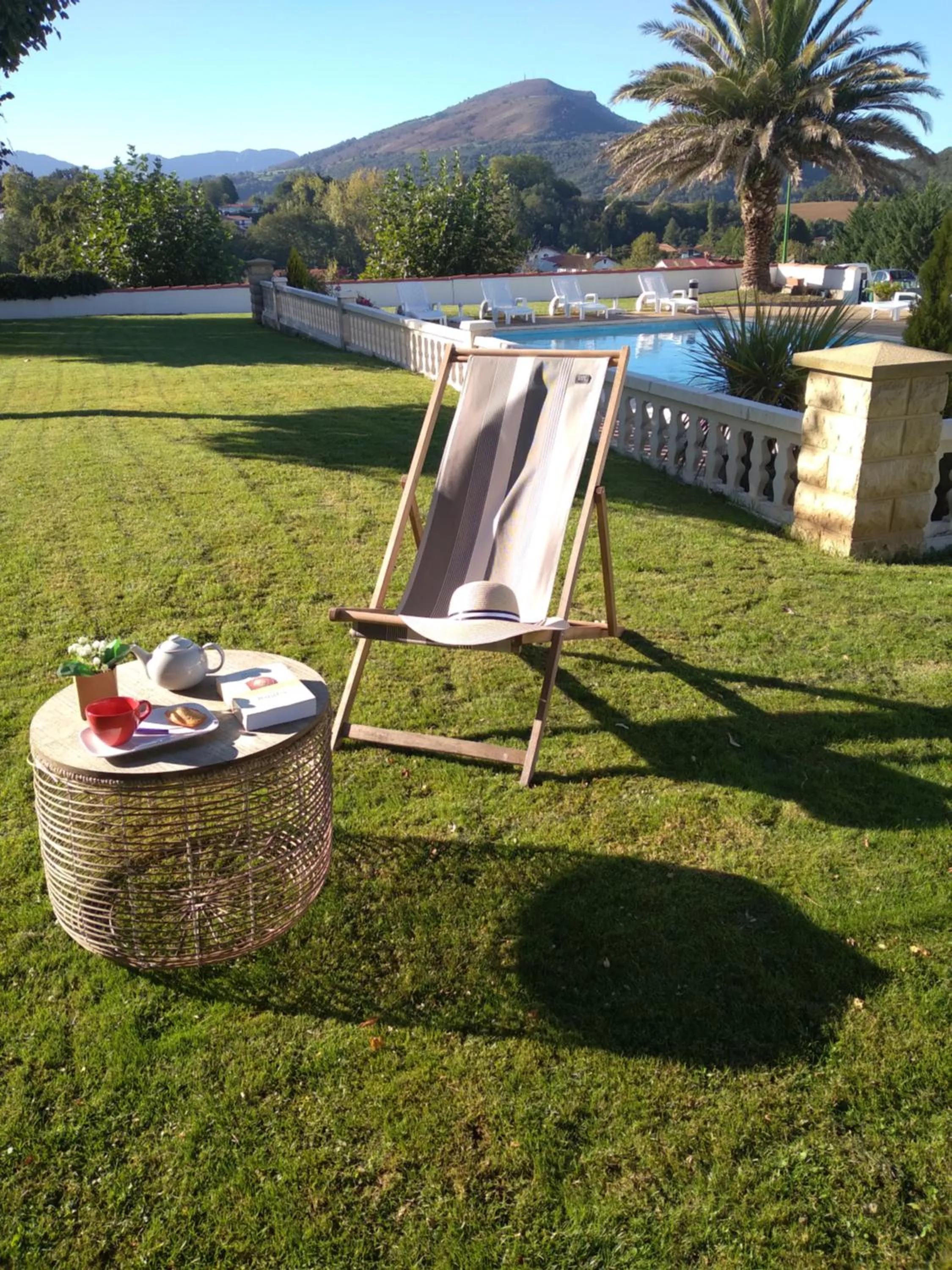 Garden view in Hôtel Camou