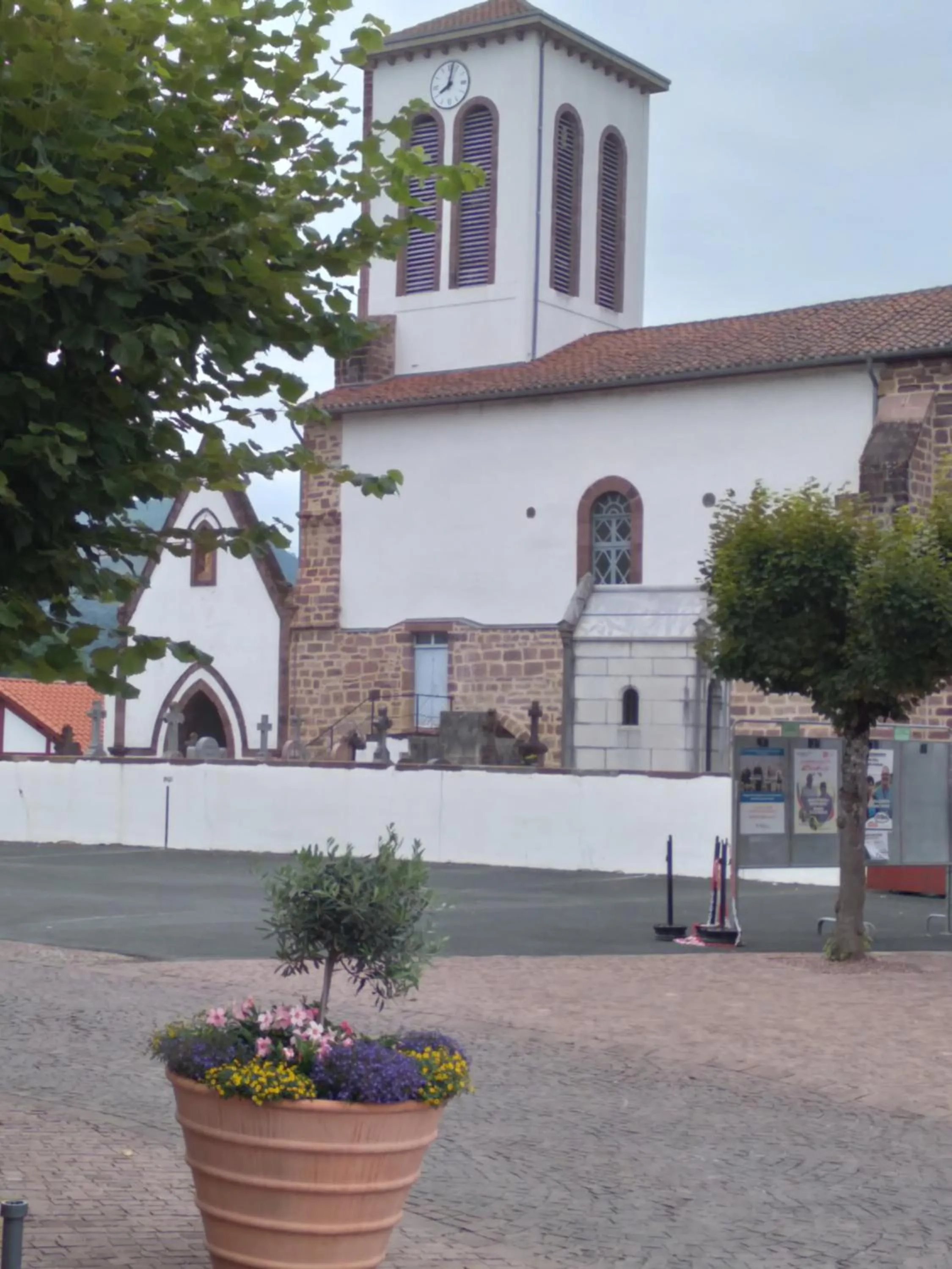 Billiard in Hôtel Camou