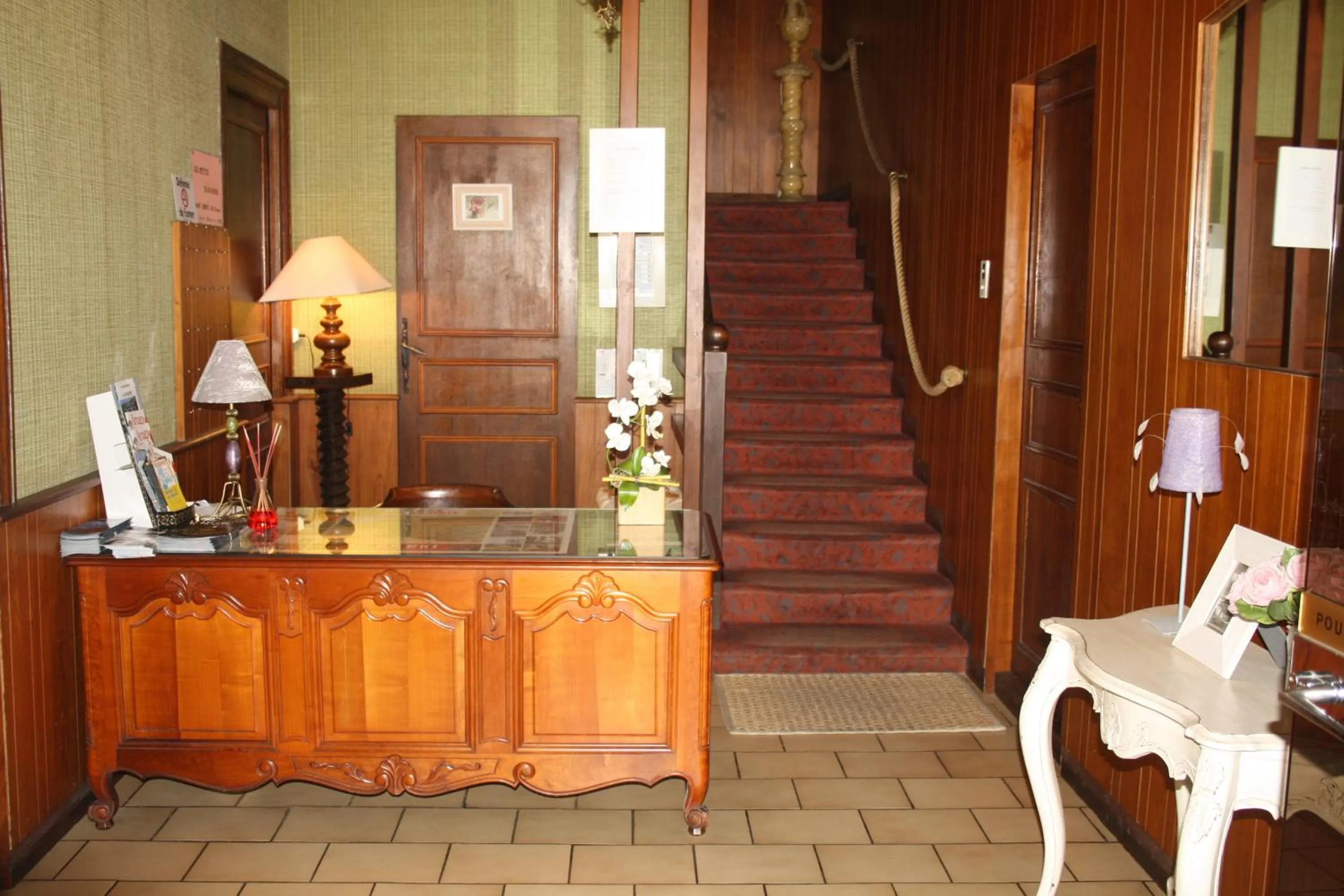 Lobby or reception in Hôtel Camou