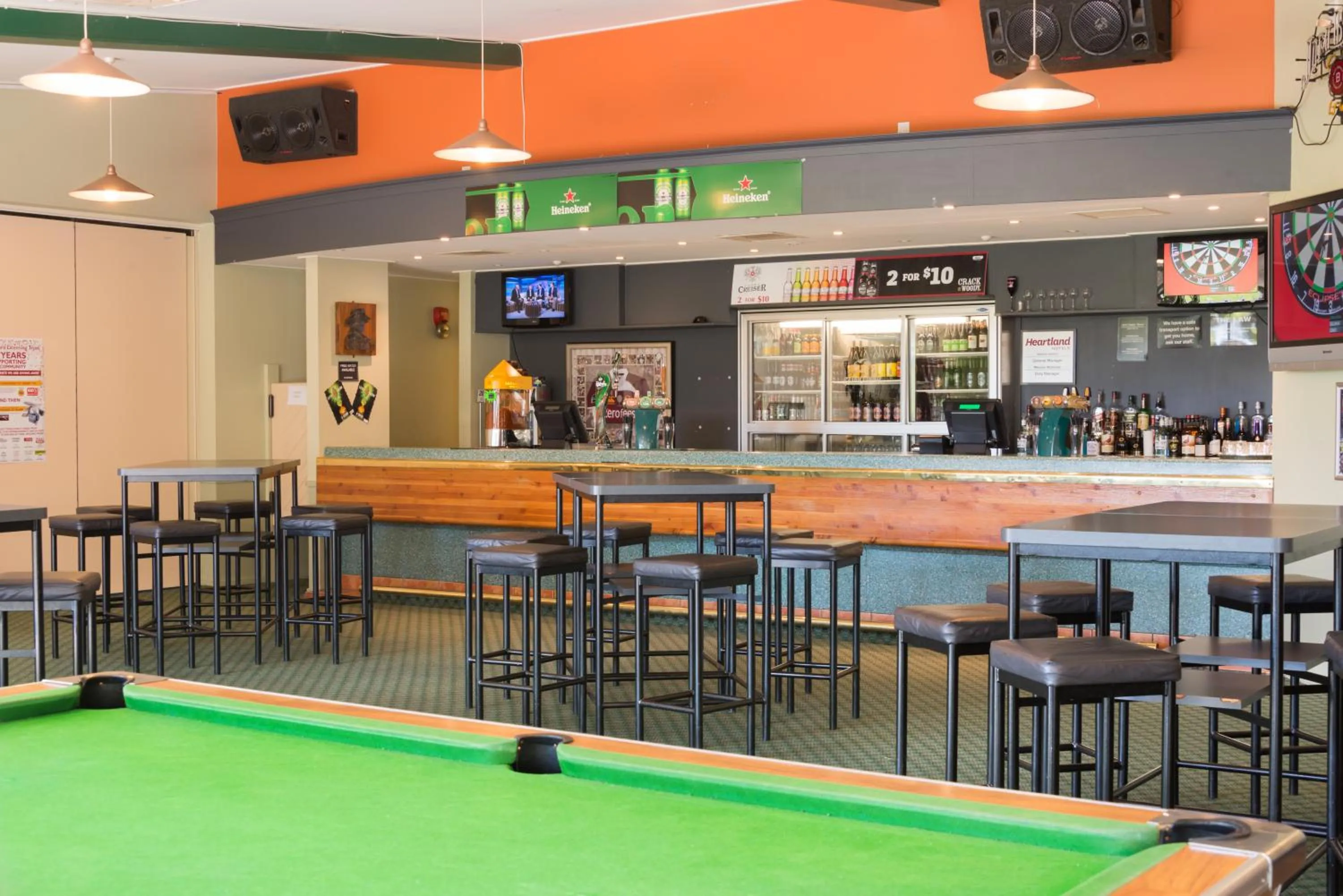 Restaurant/places to eat in Croydon Lodge