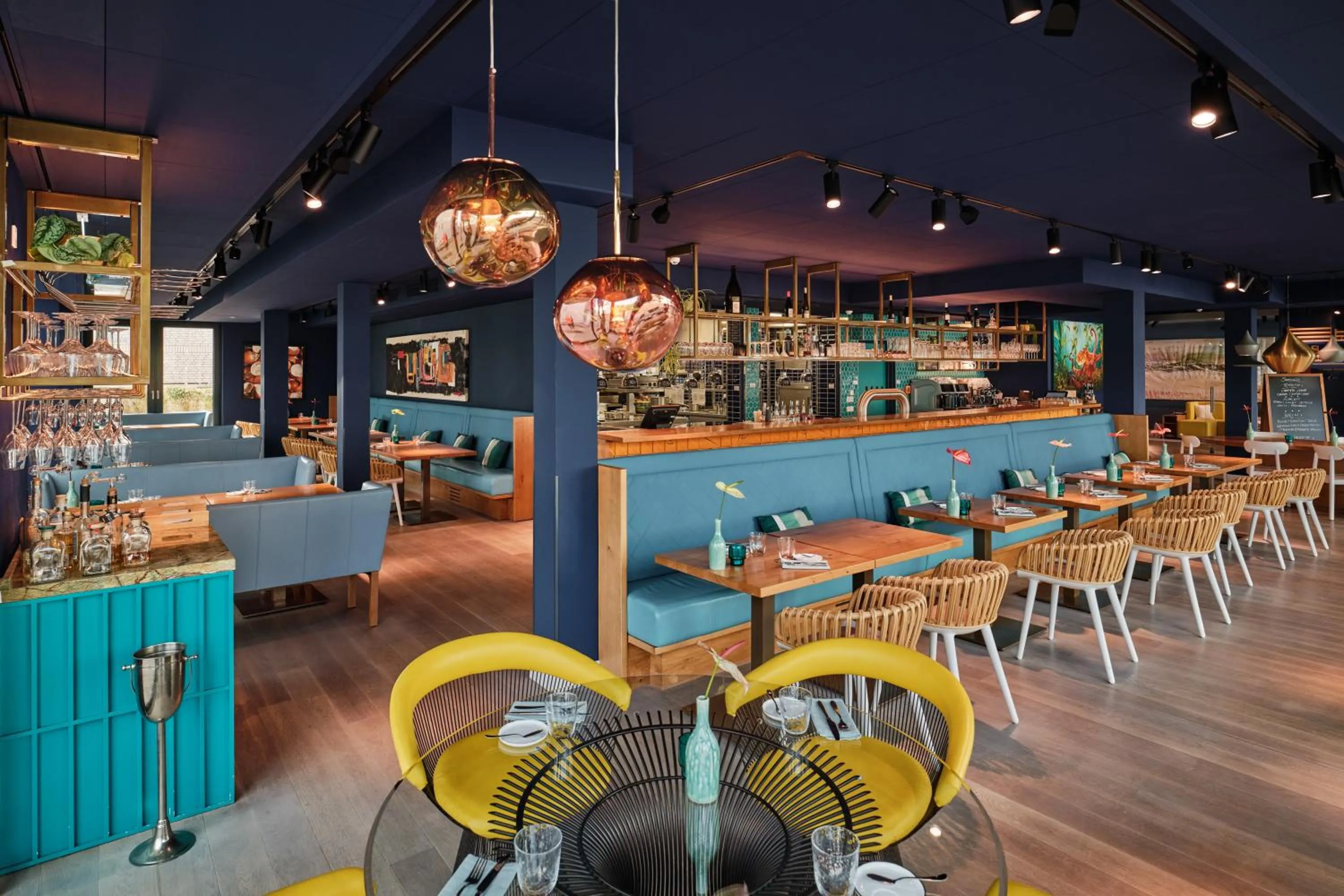 Restaurant/places to eat in New Wave