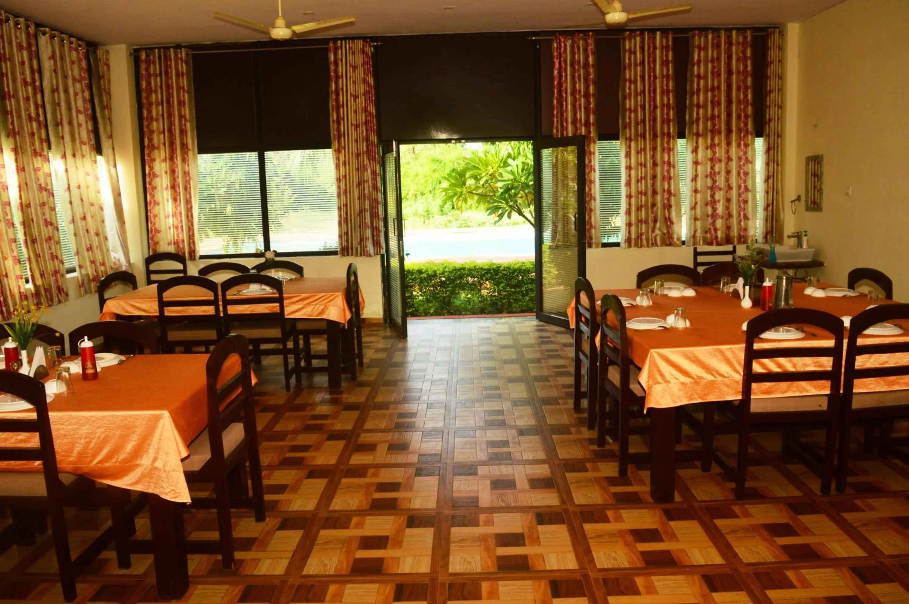 Restaurant/places to eat in Motibagh Resort