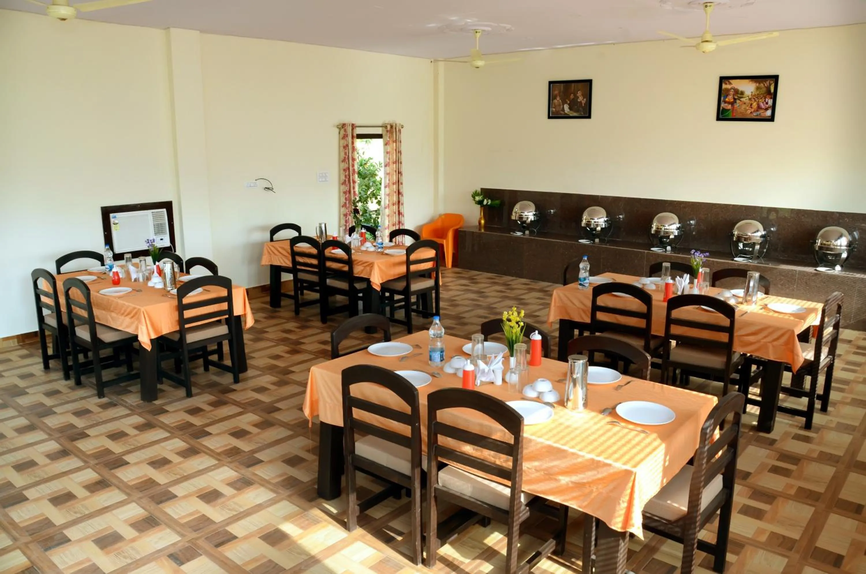 Restaurant/places to eat in Motibagh Resort