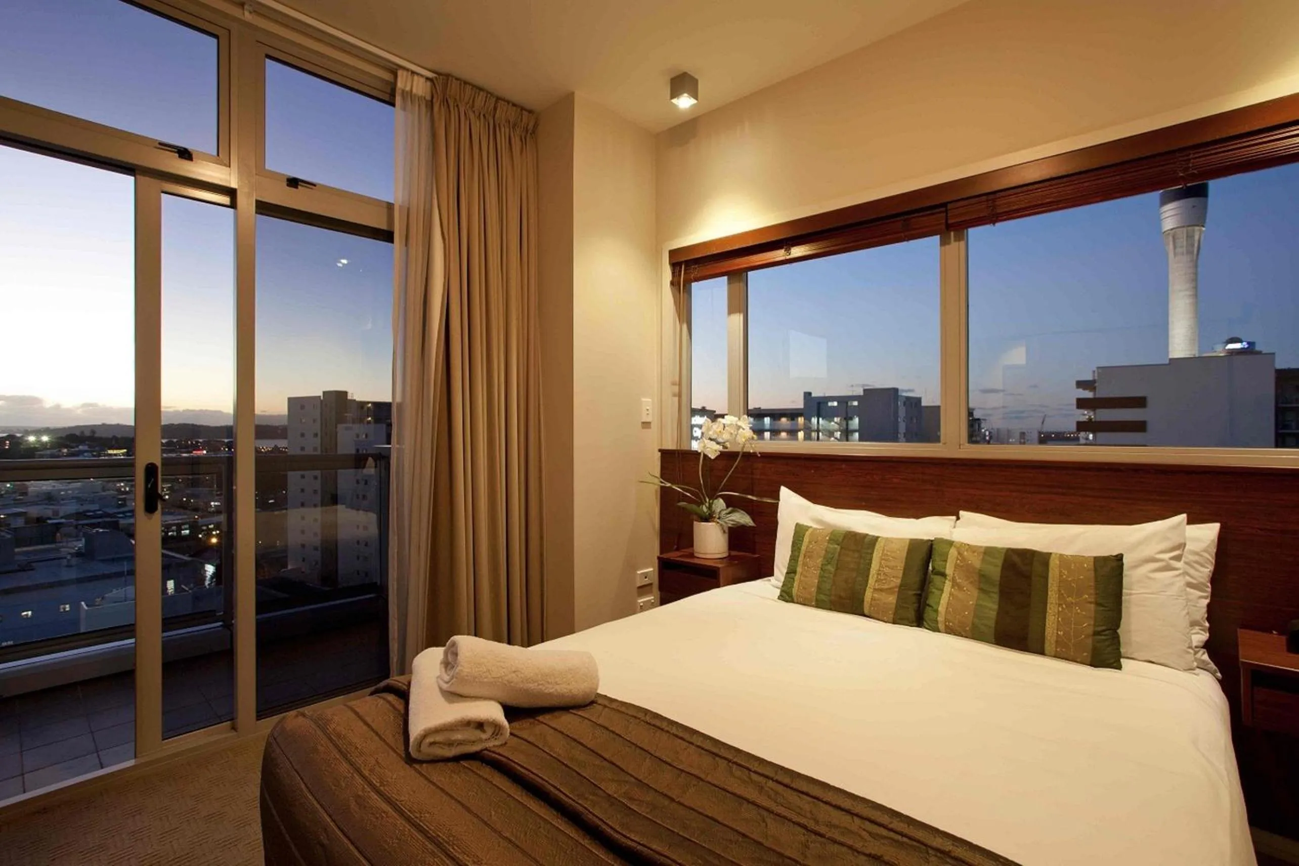 Bed in VR Auckland City