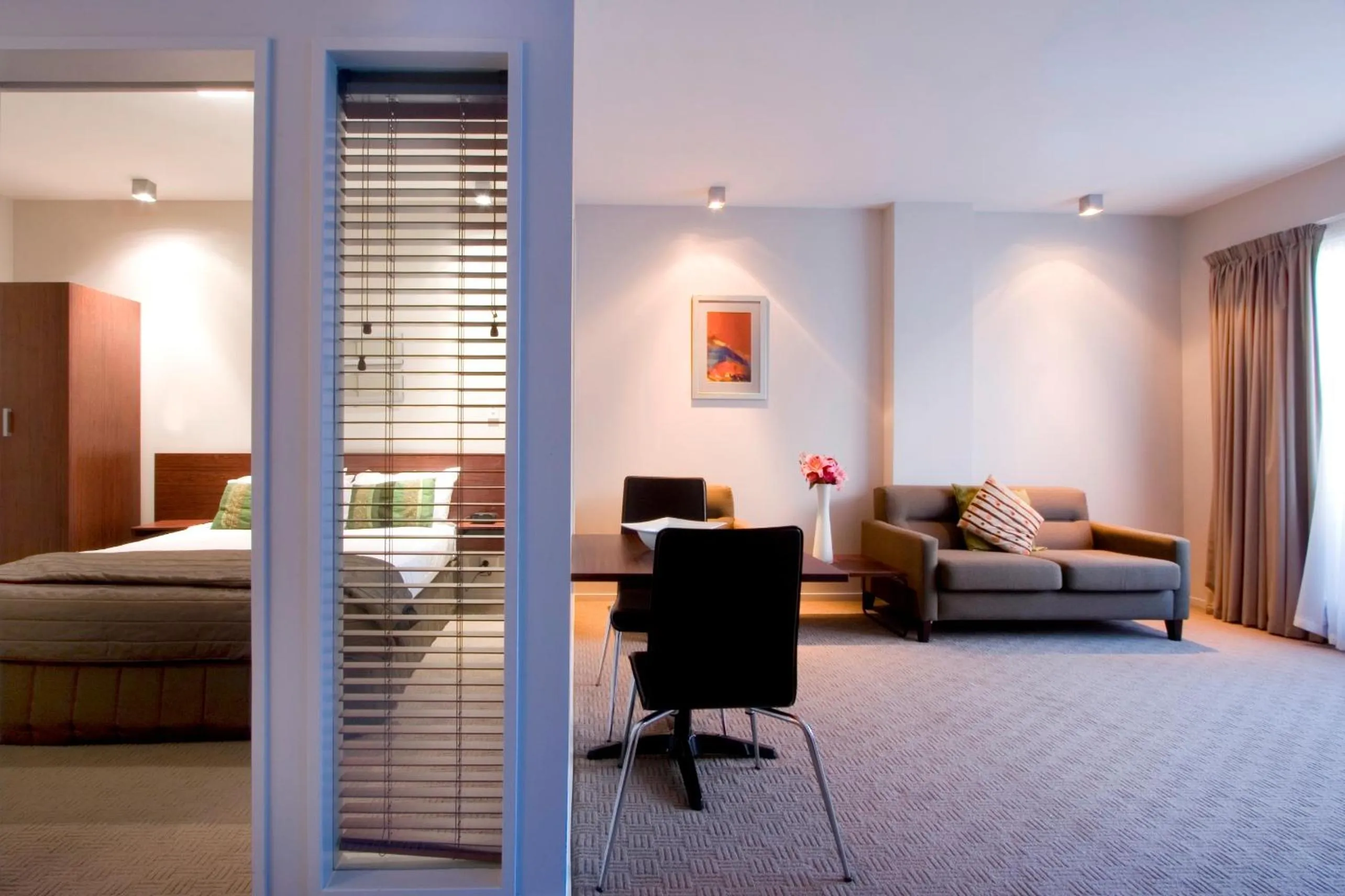 Photo of the whole room, Bed in VR Auckland City