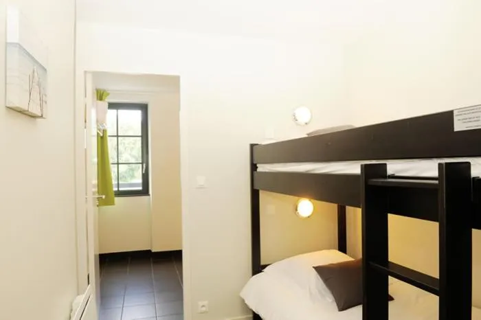 Bed in Hôtel Restaurant Corto Maltese