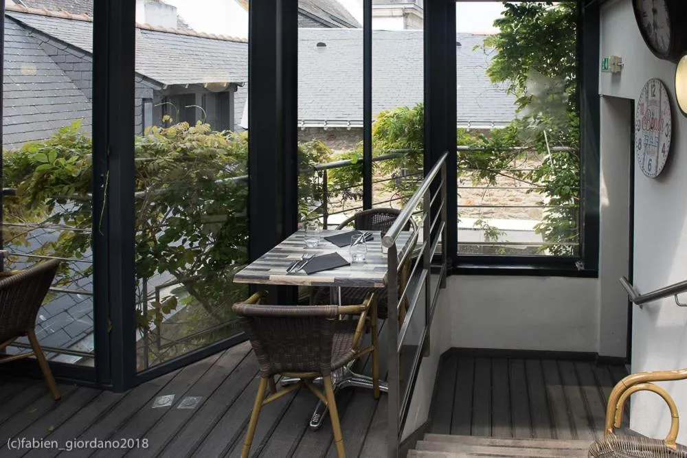 Restaurant/places to eat in Hôtel Restaurant Corto Maltese